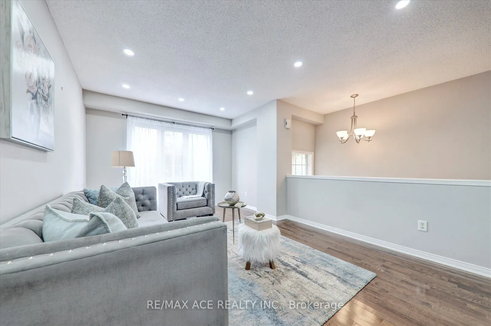 7086 Fairmeadow Crescent