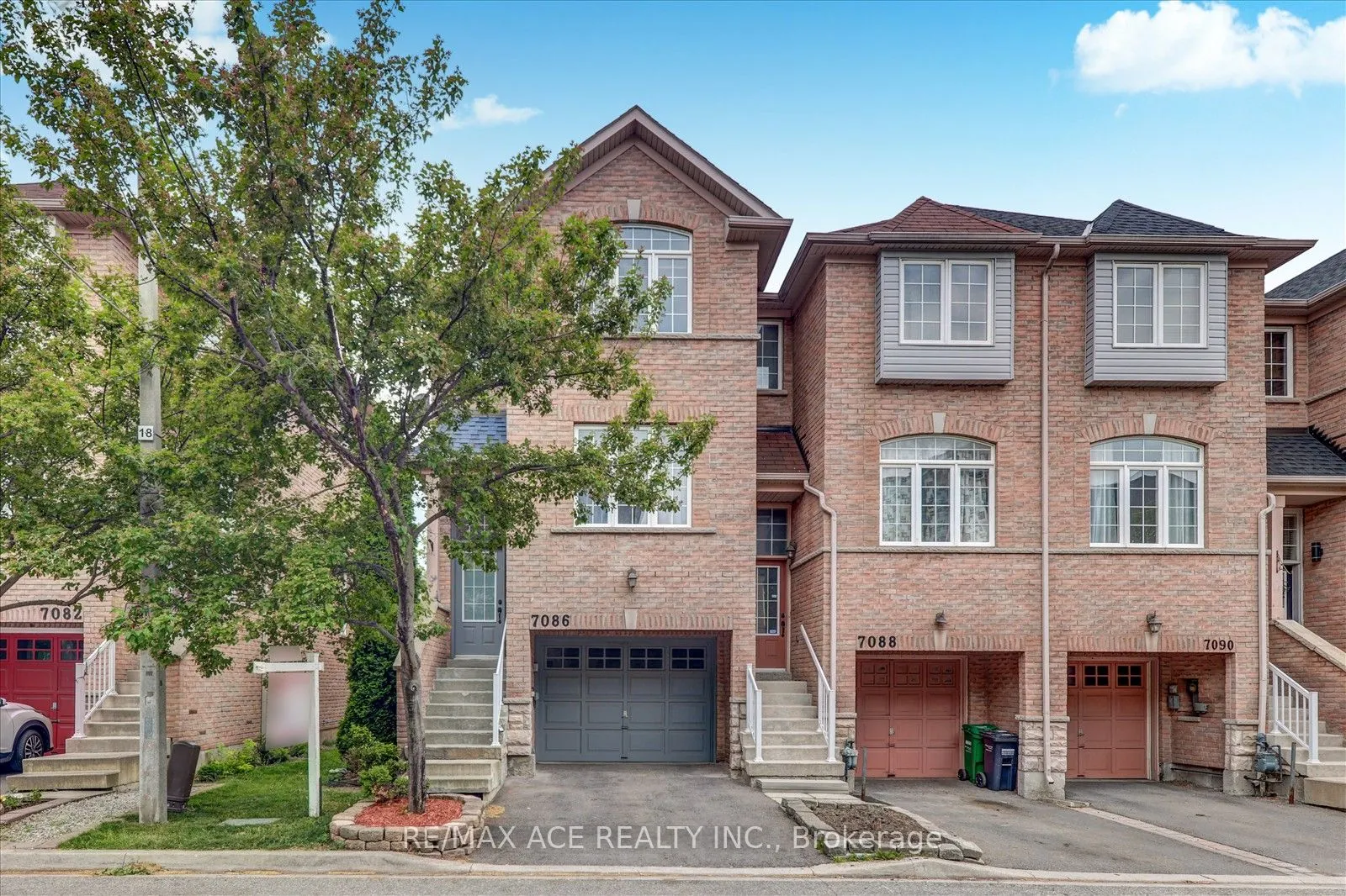 7086 Fairmeadow Crescent