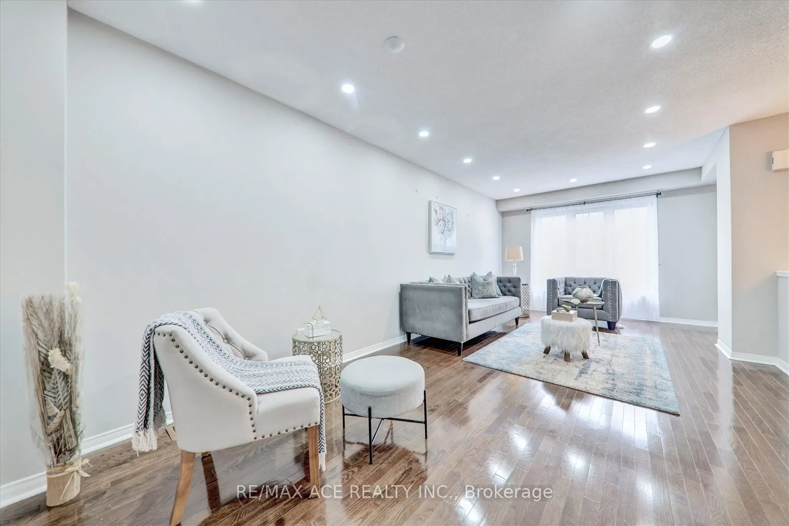 7086 Fairmeadow Crescent