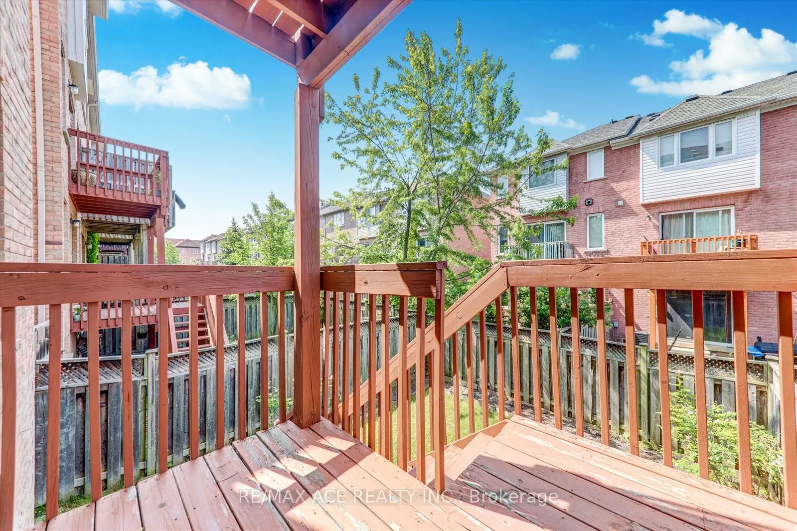 7086 Fairmeadow Crescent