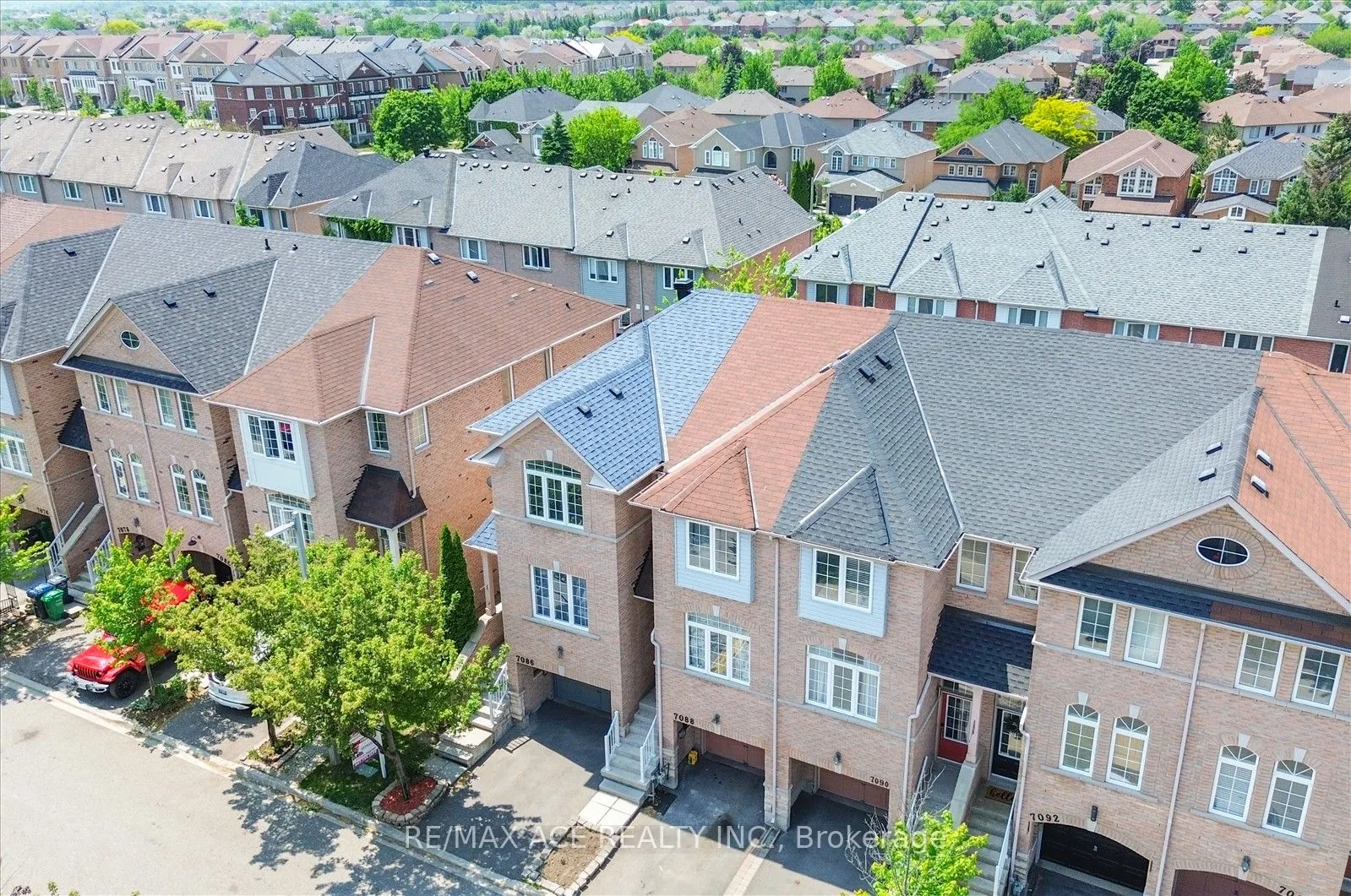 7086 Fairmeadow Crescent