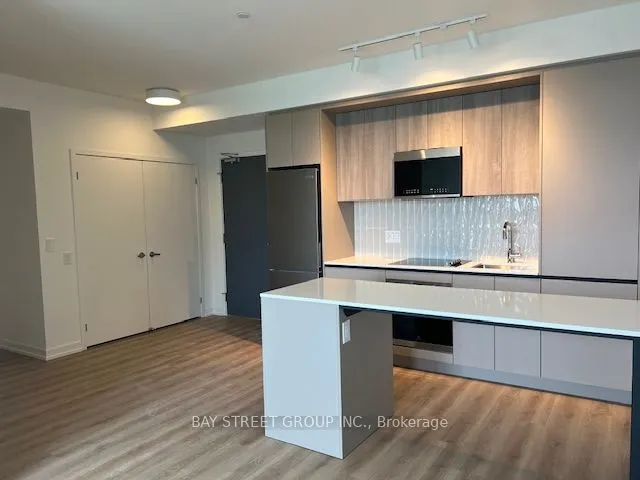 2485 Eglinton Avenue W, #902