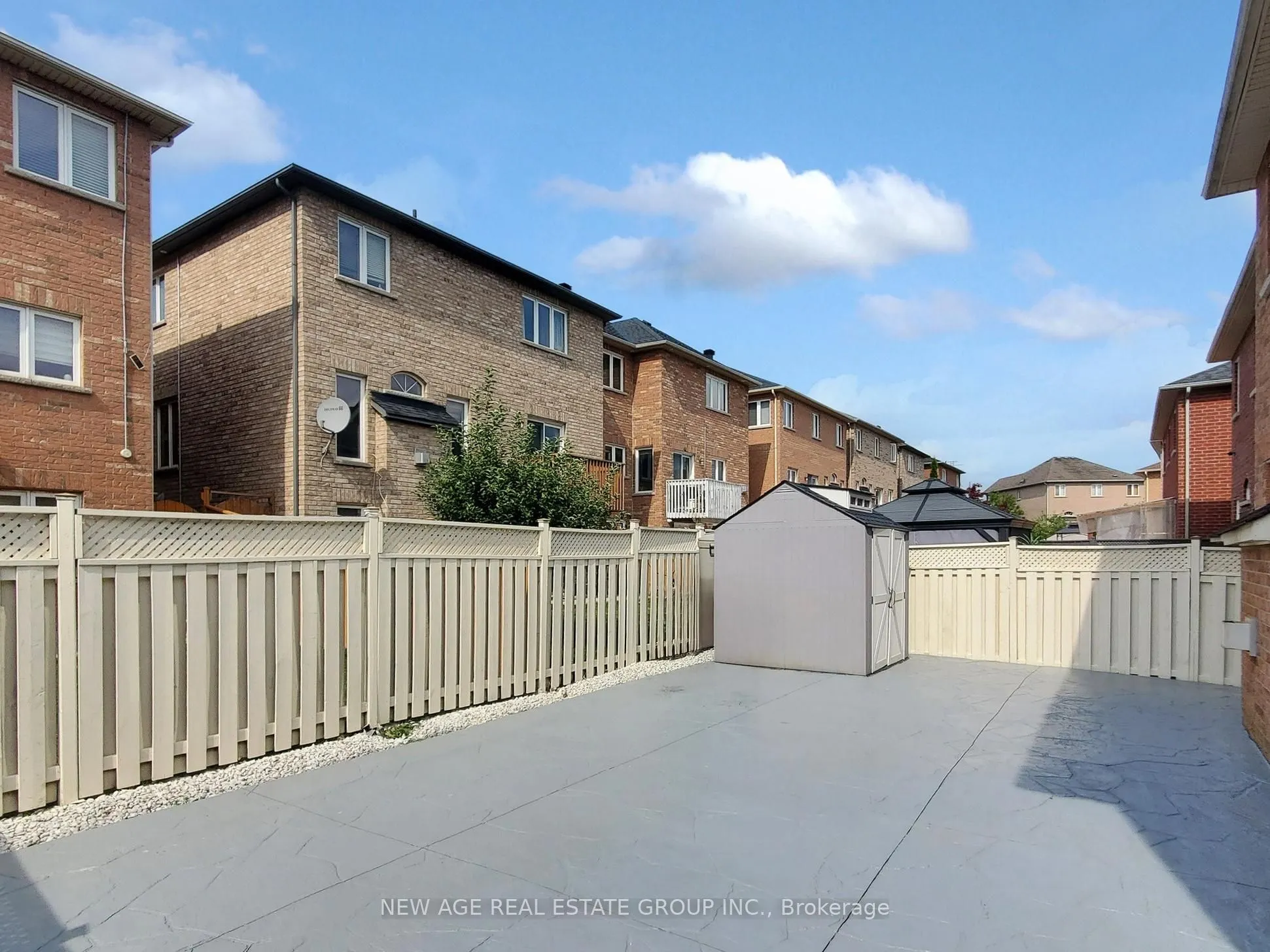 43 Tatra Crescent
