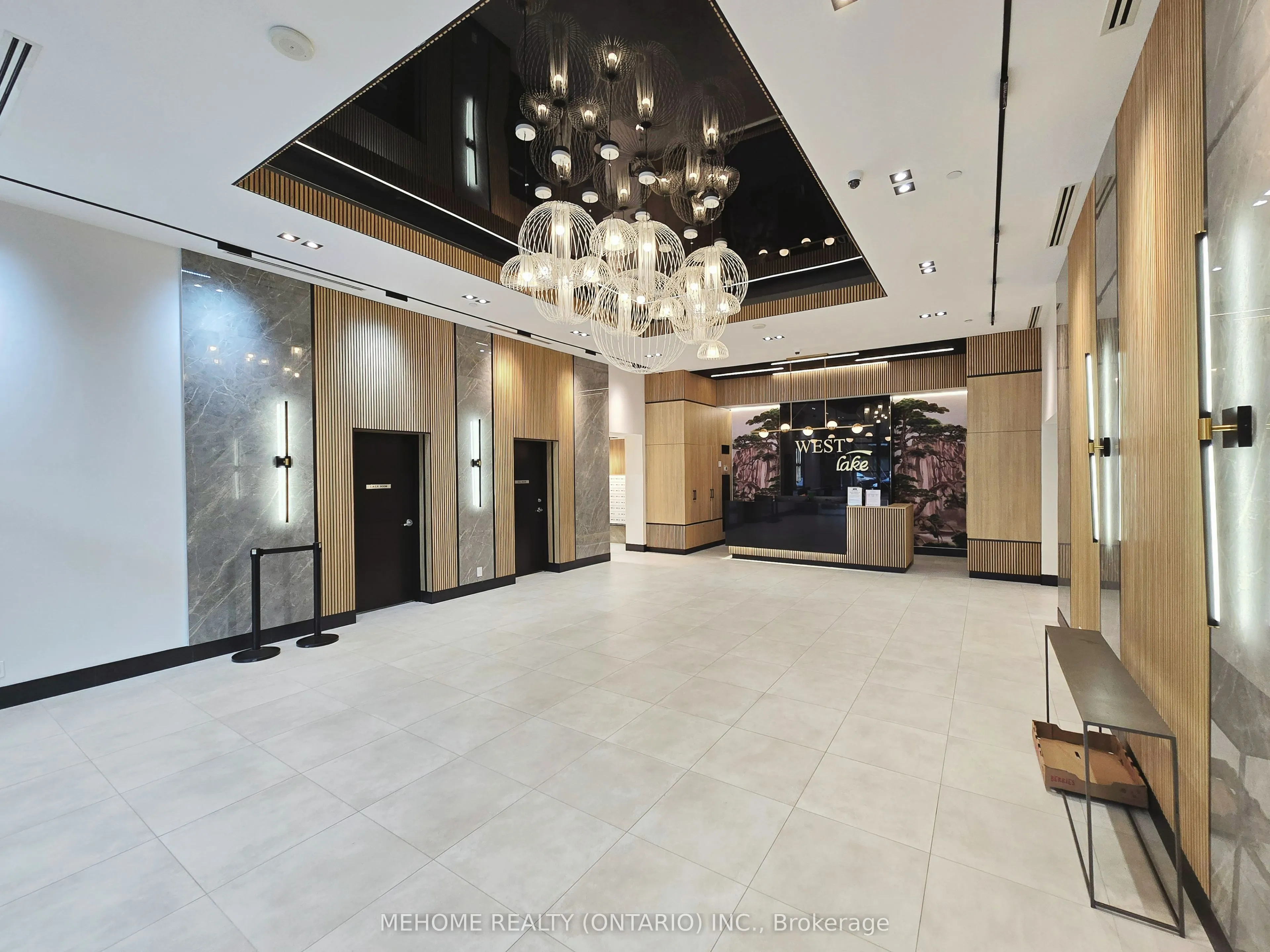 2220 Lakeshore Boulevard W, #Uph08