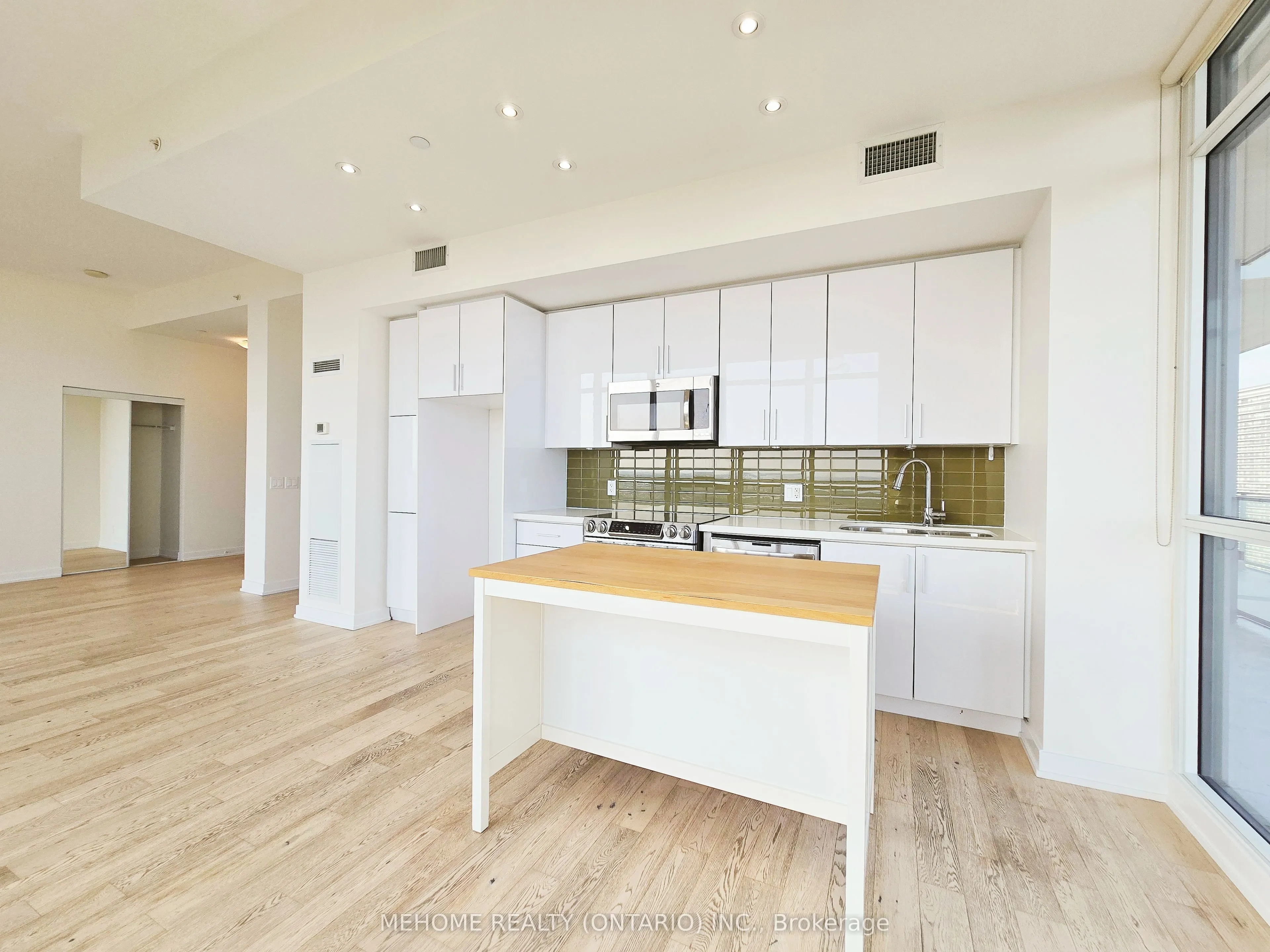2220 Lakeshore Boulevard W, #Uph08