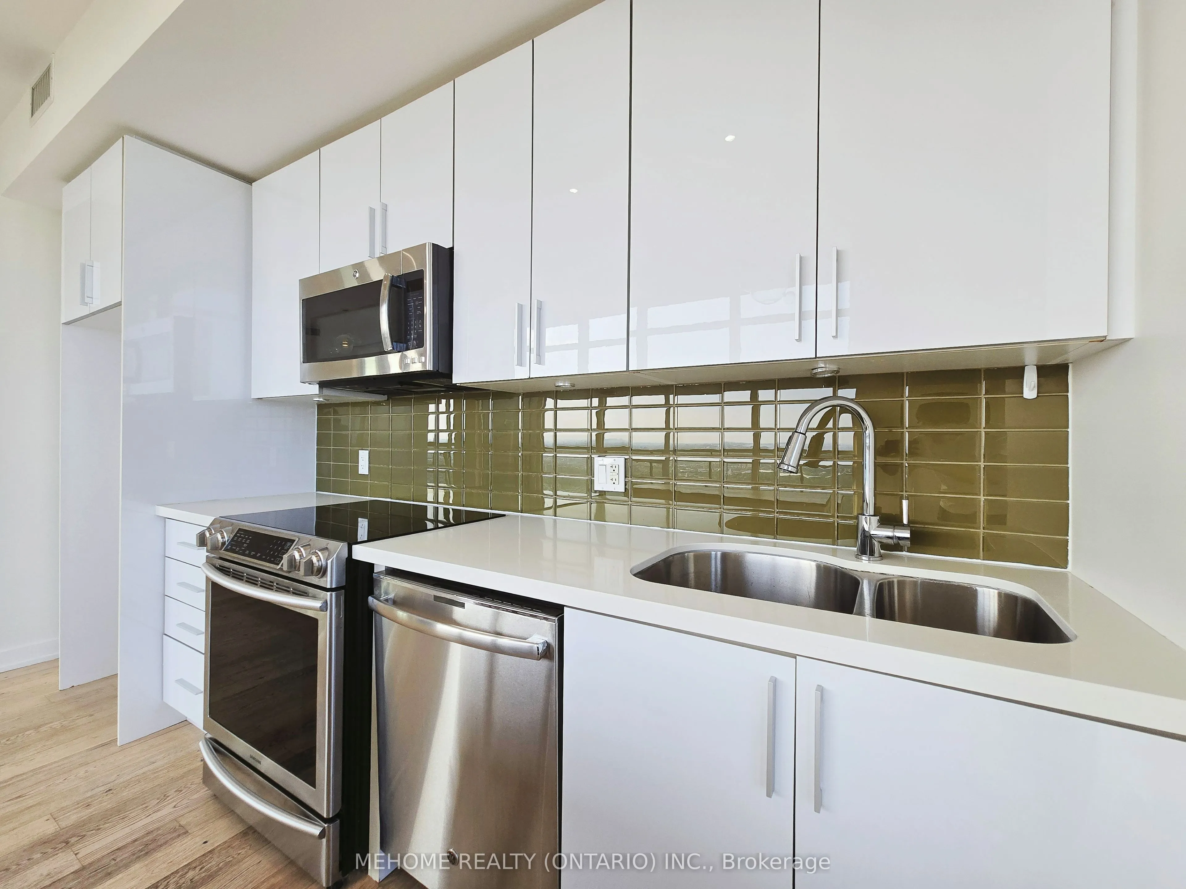 2220 Lakeshore Boulevard W, #Uph08