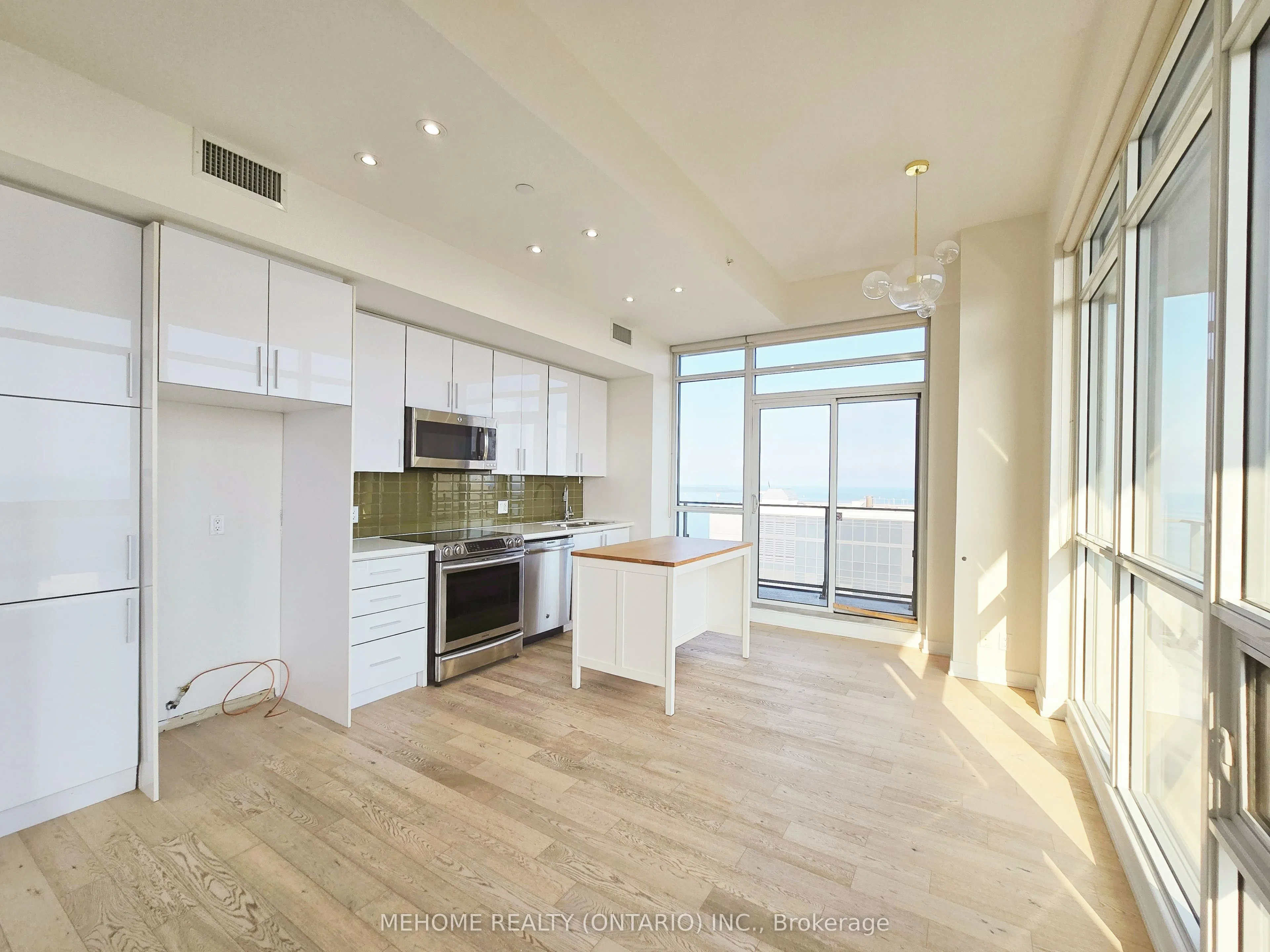 2220 Lakeshore Boulevard W, #Uph08