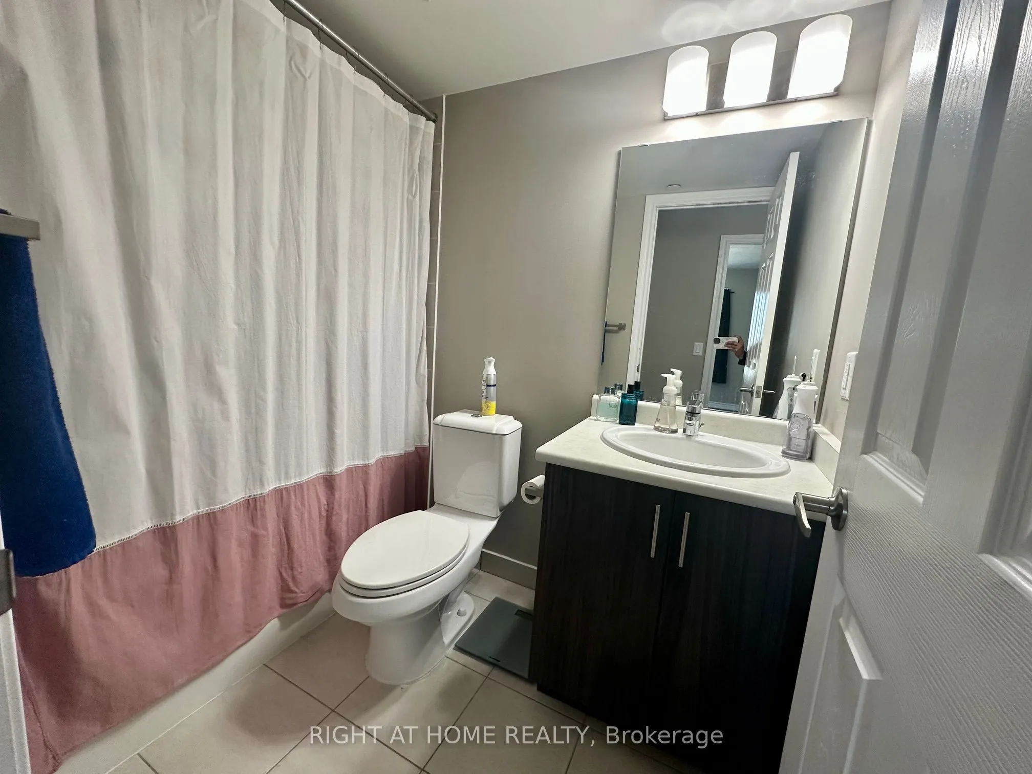 716 Main Street E, #906