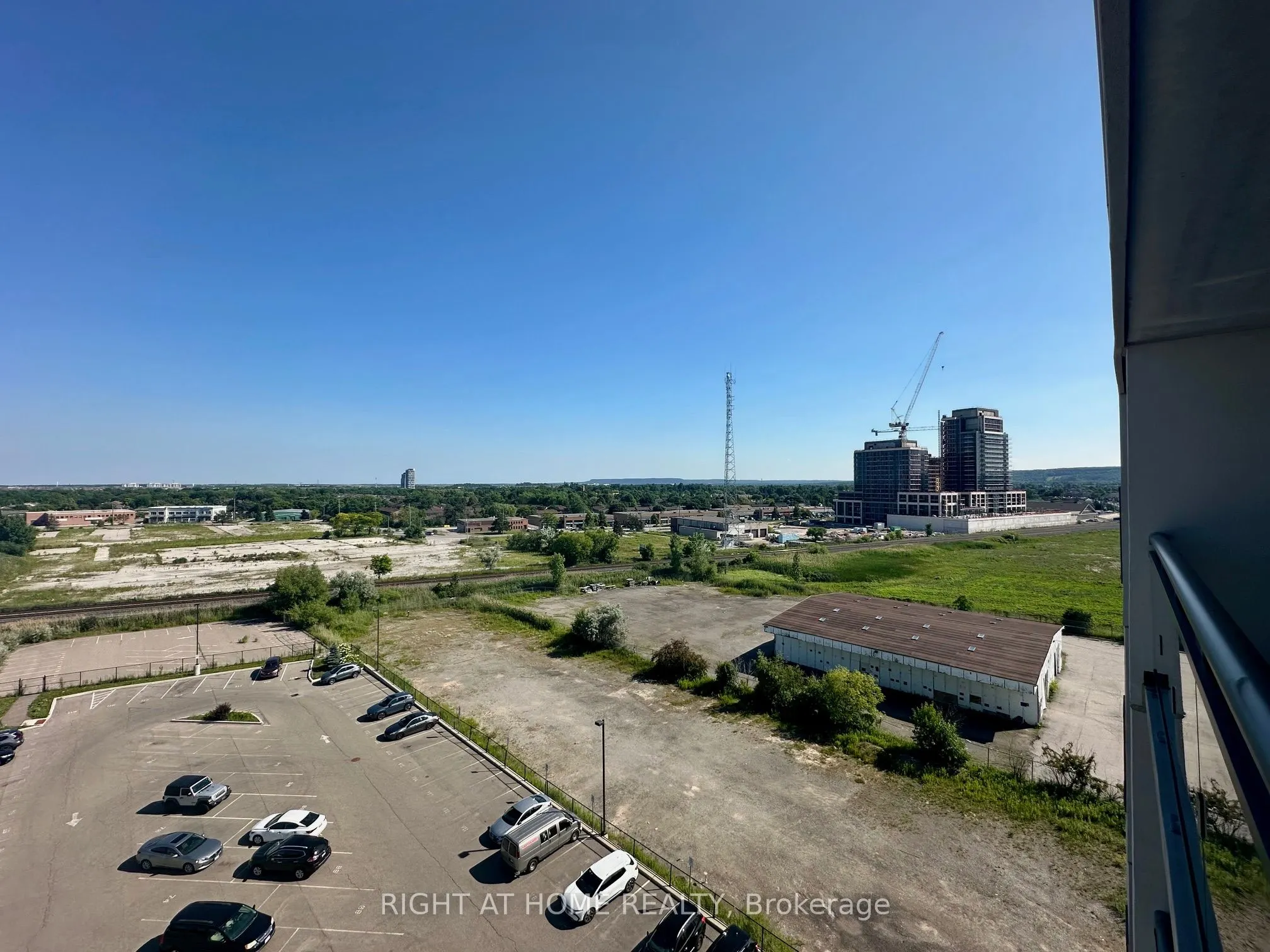 716 Main Street E, #906