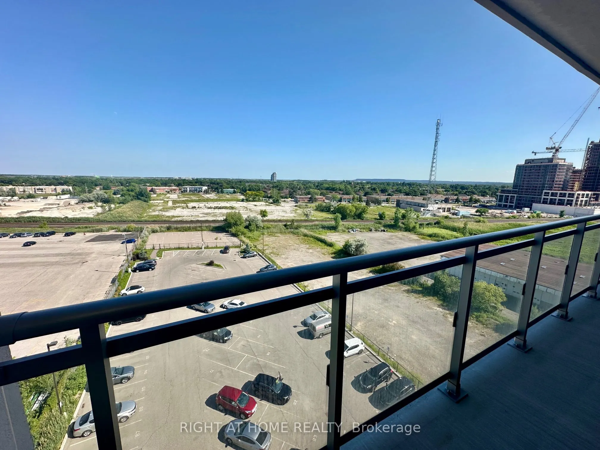 716 Main Street E, #906