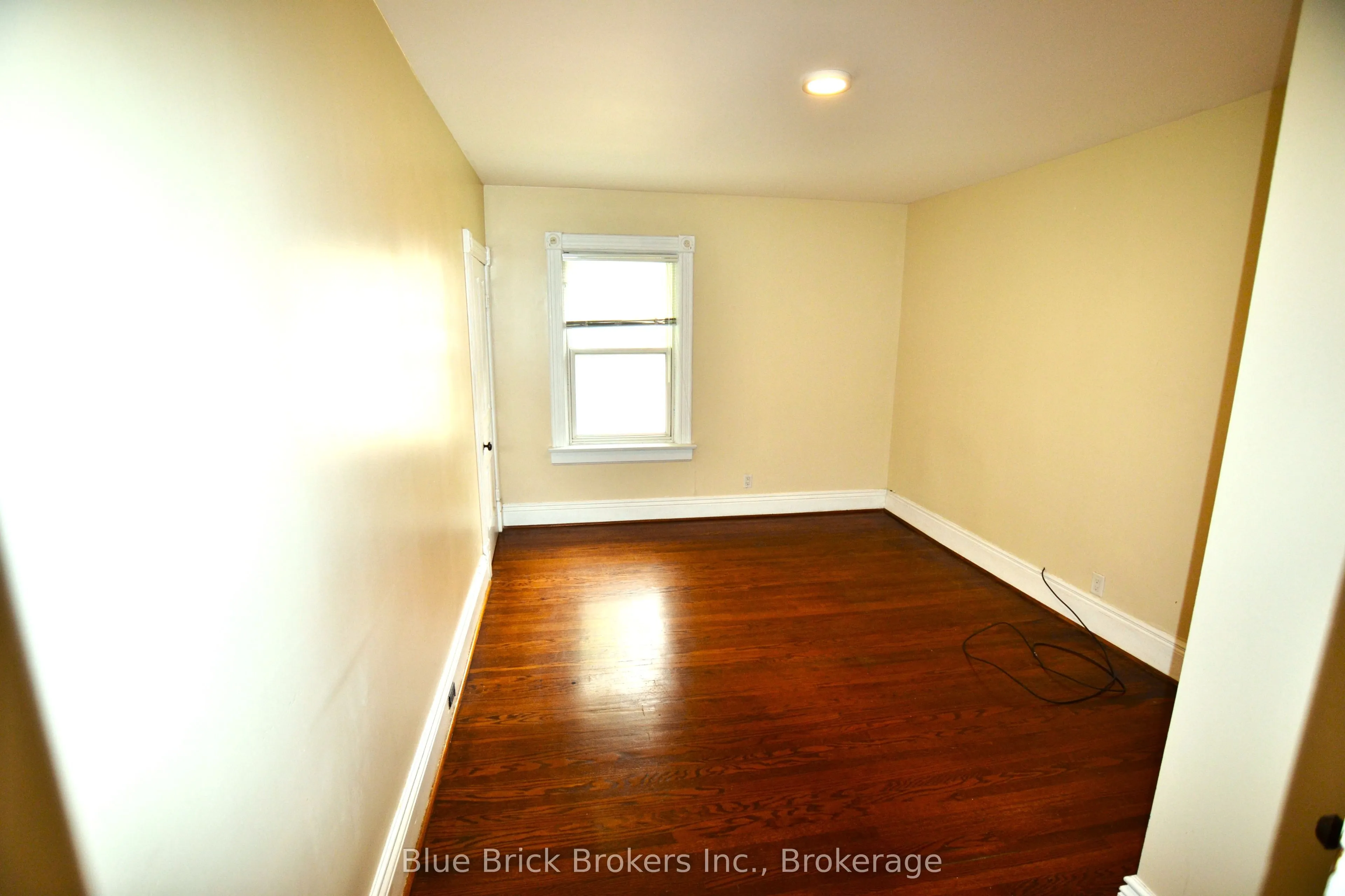 281 Main Street N