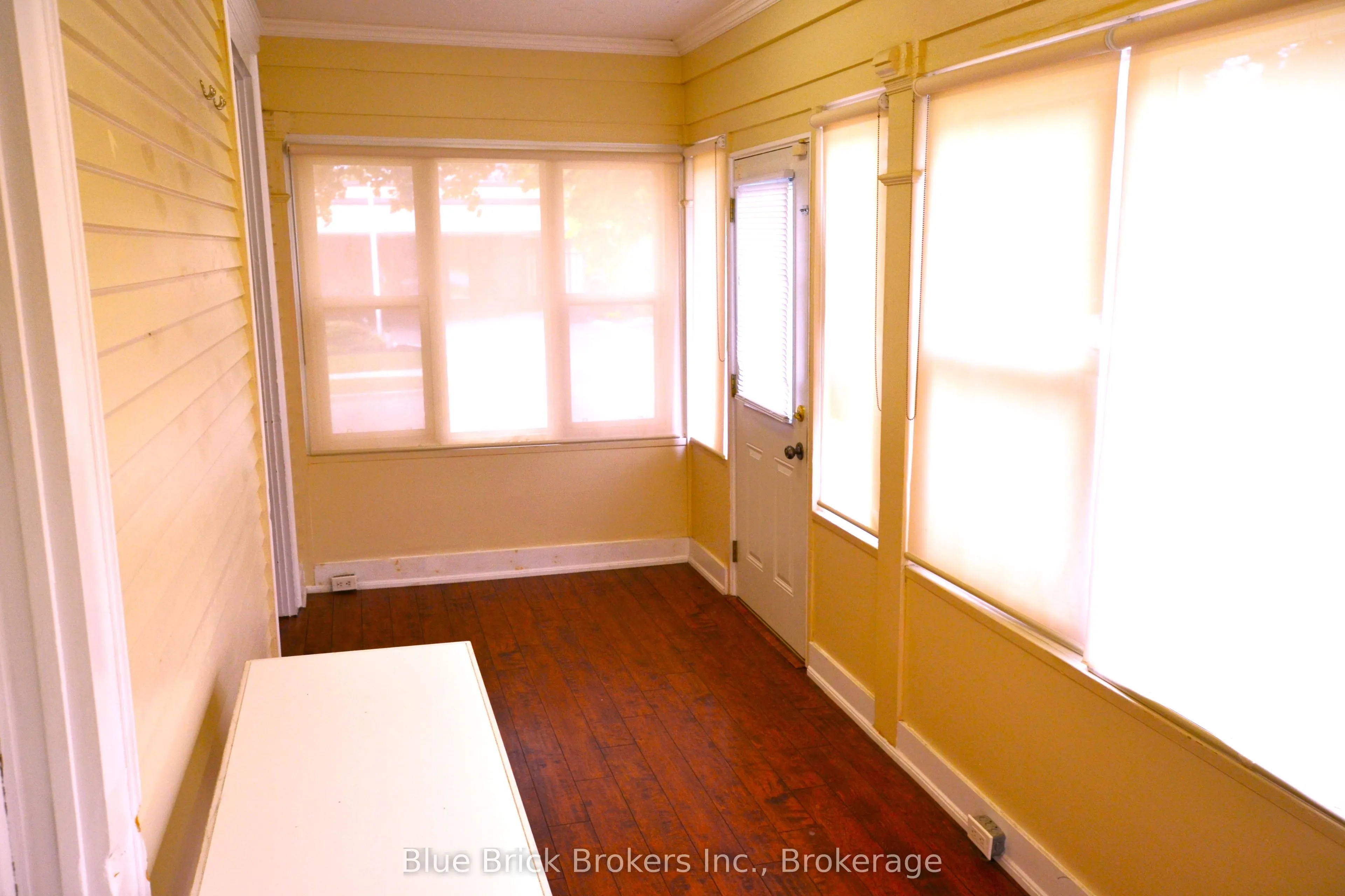 281 Main Street N