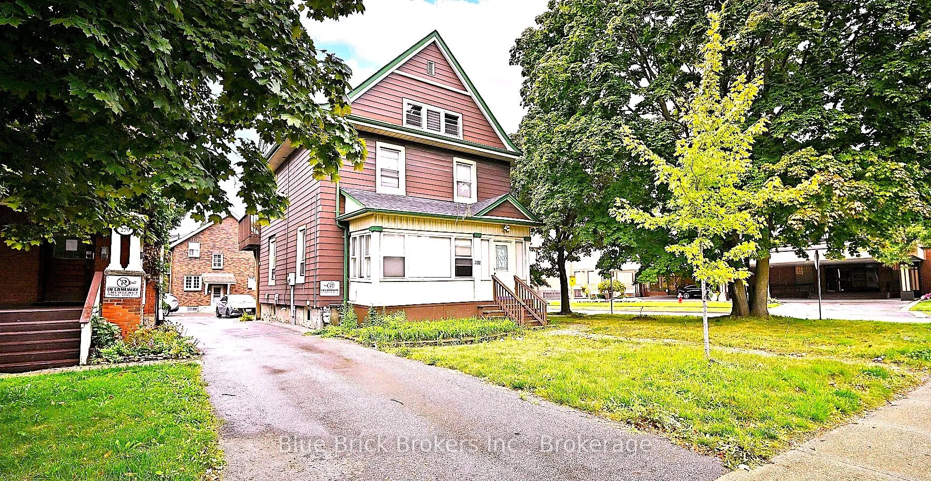 281 Main Street N