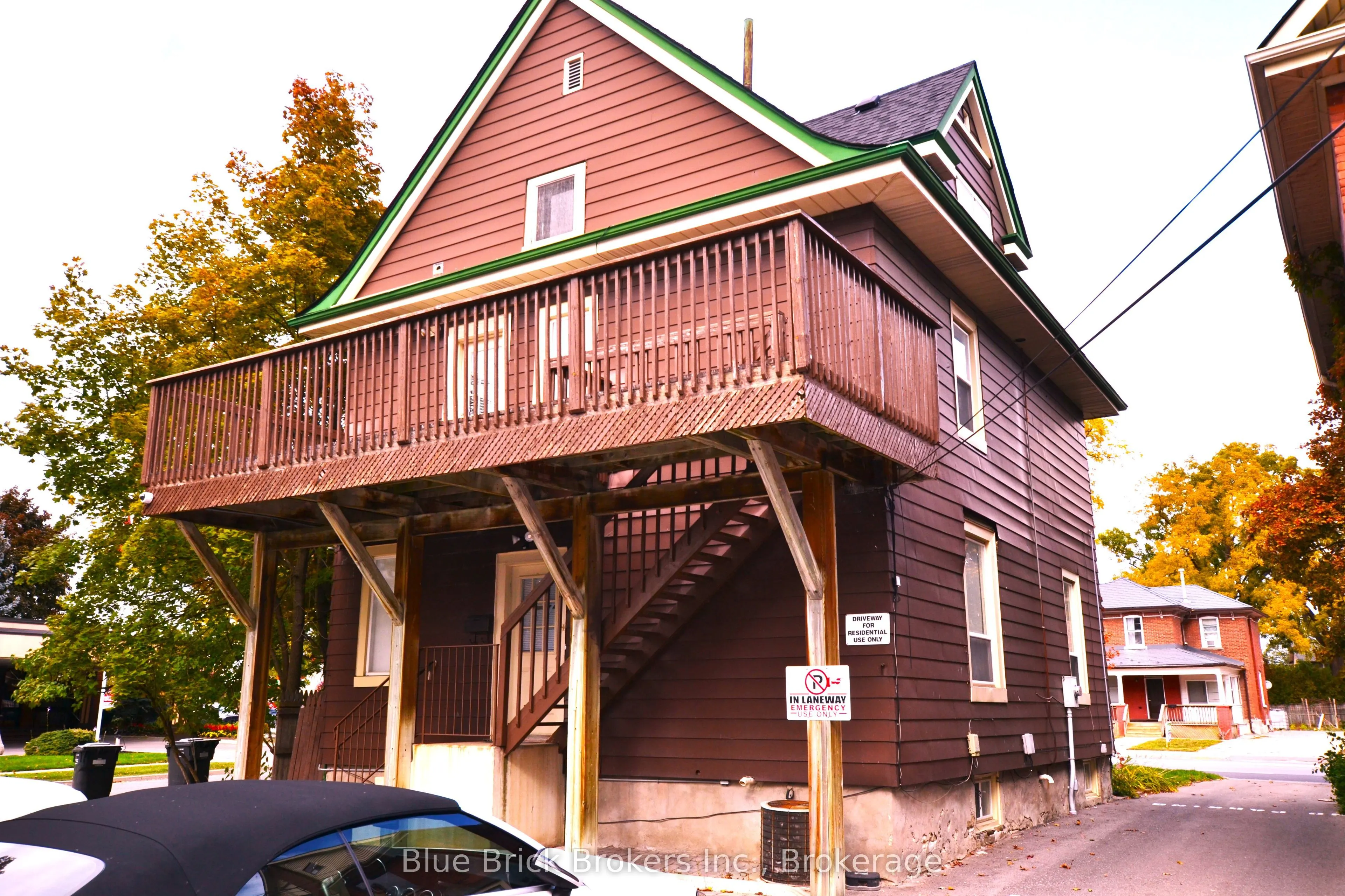 281 Main Street N