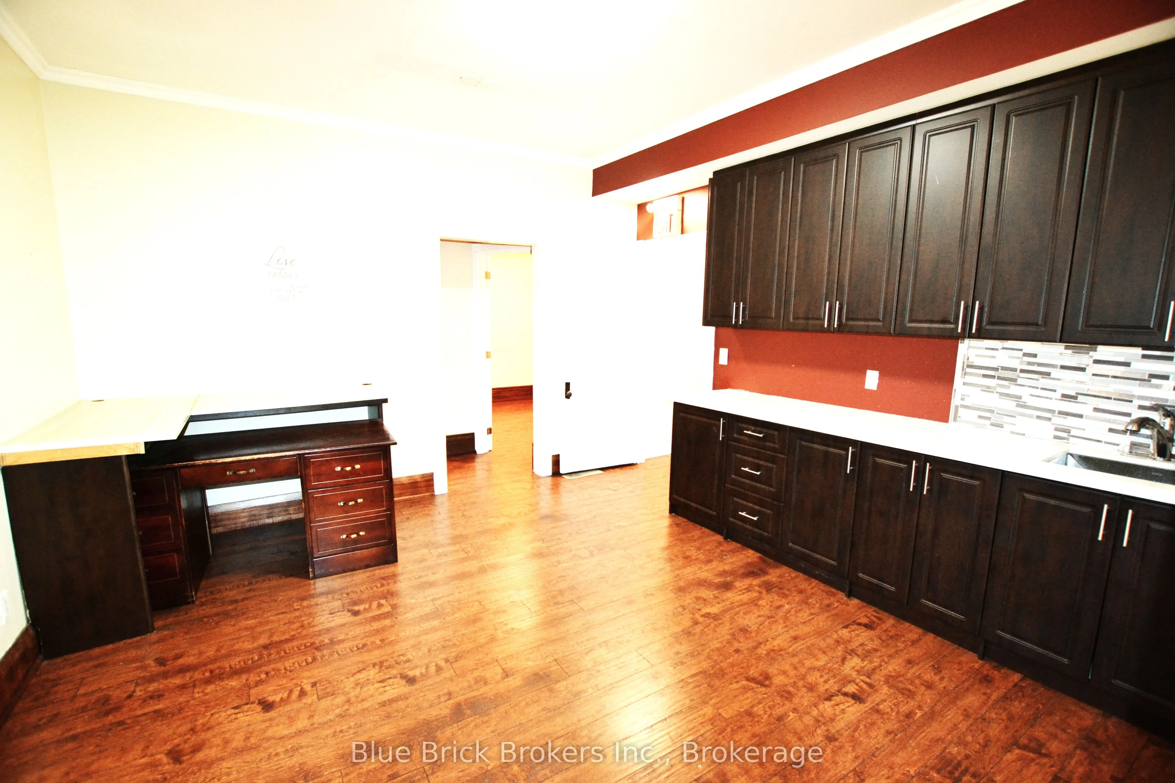 281 Main Street N