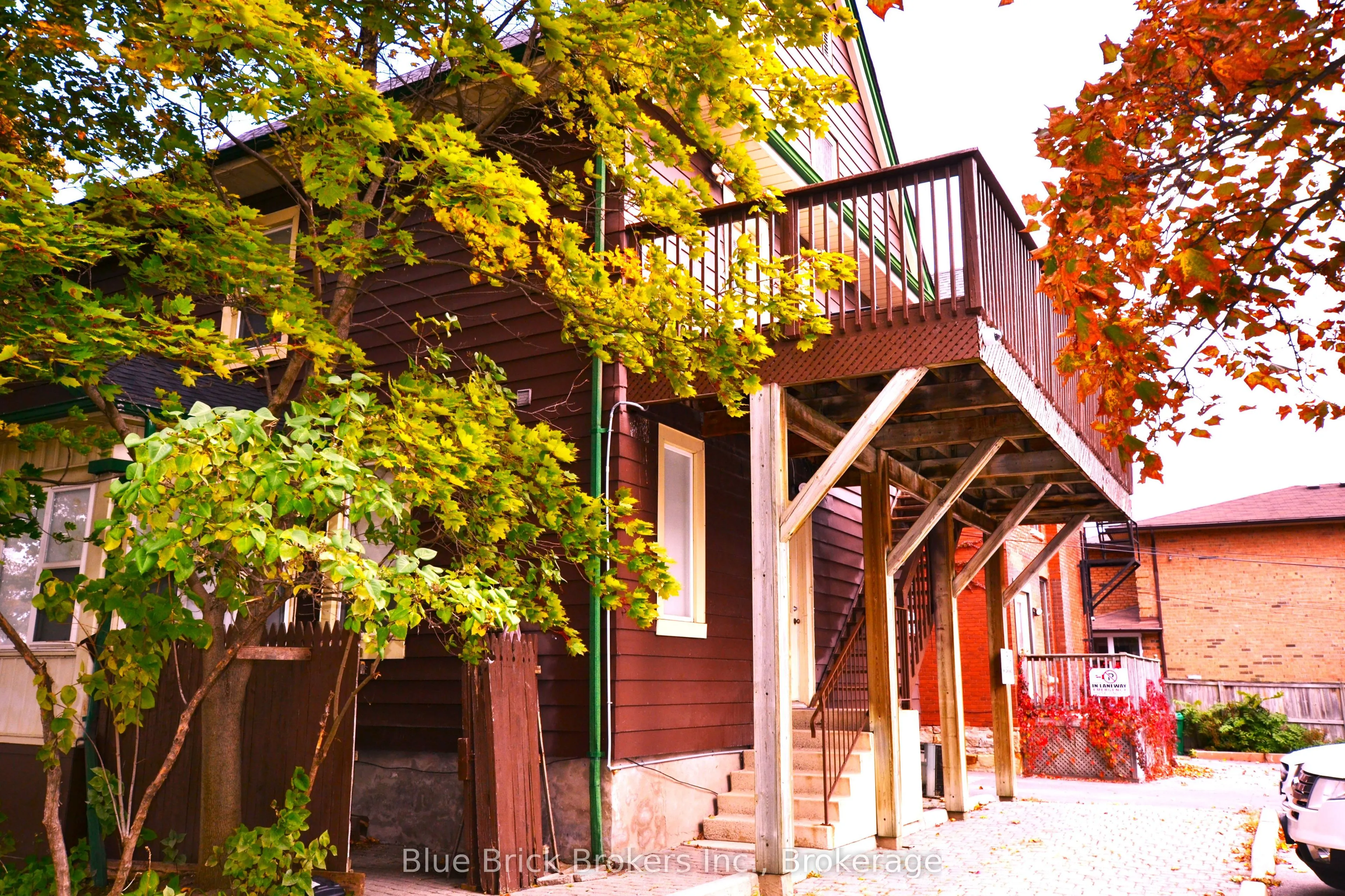 281 Main Street N