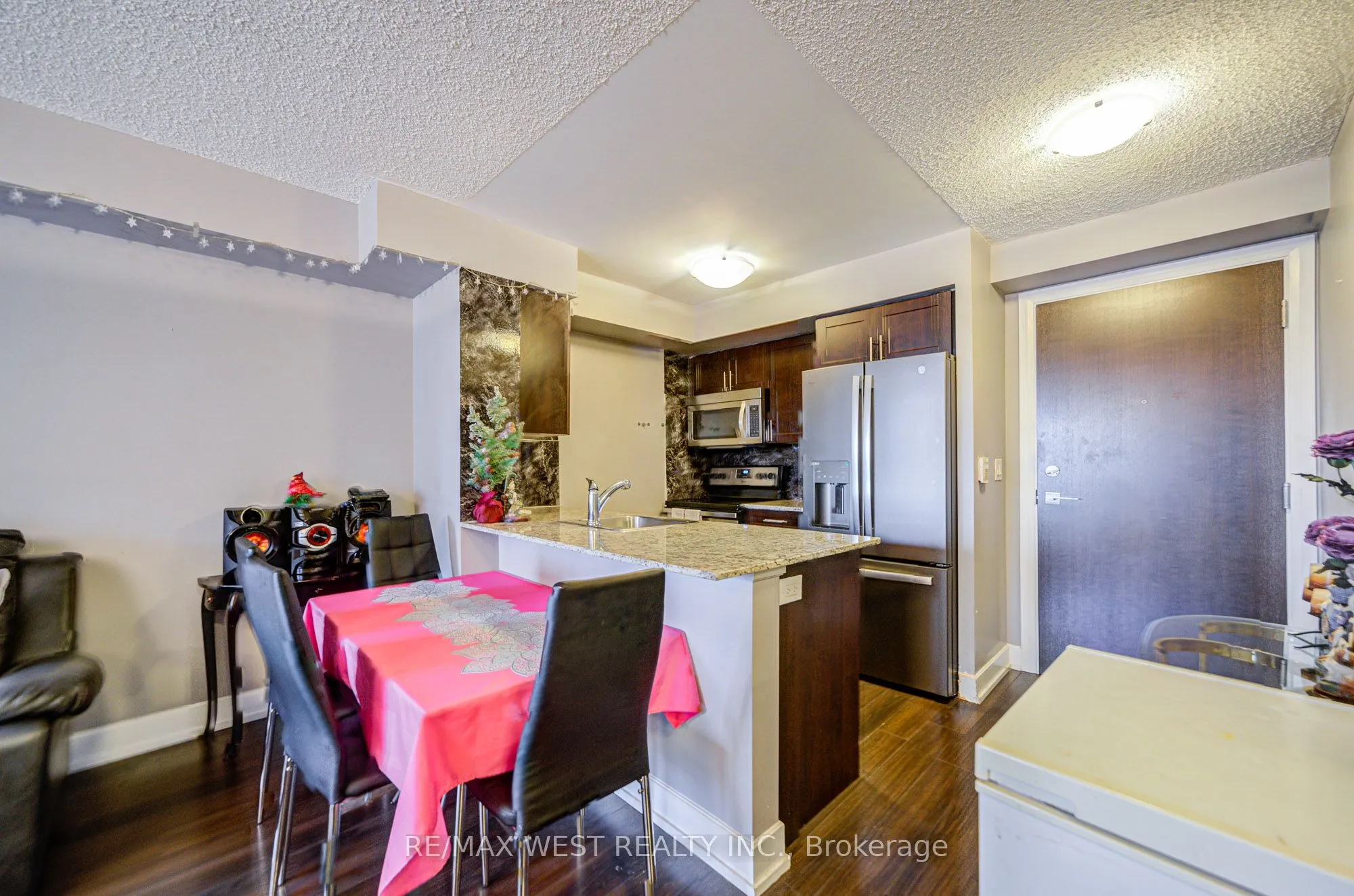 2 Eva Road, #630