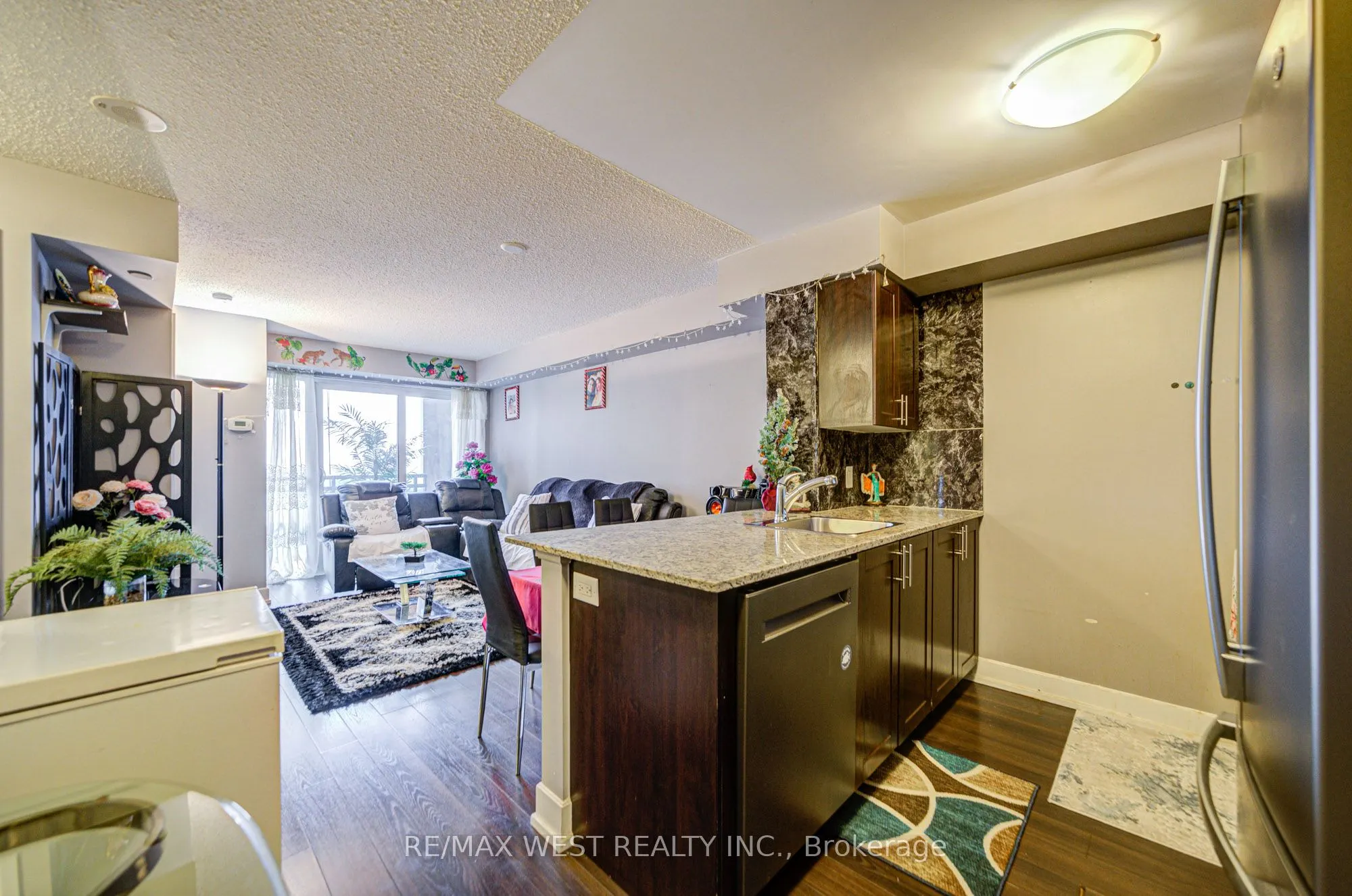 2 Eva Road, #630