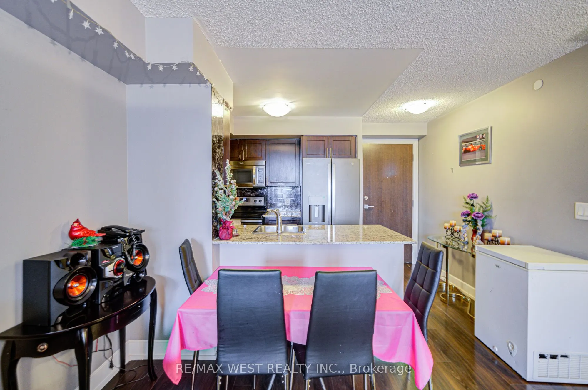 2 Eva Road, #630