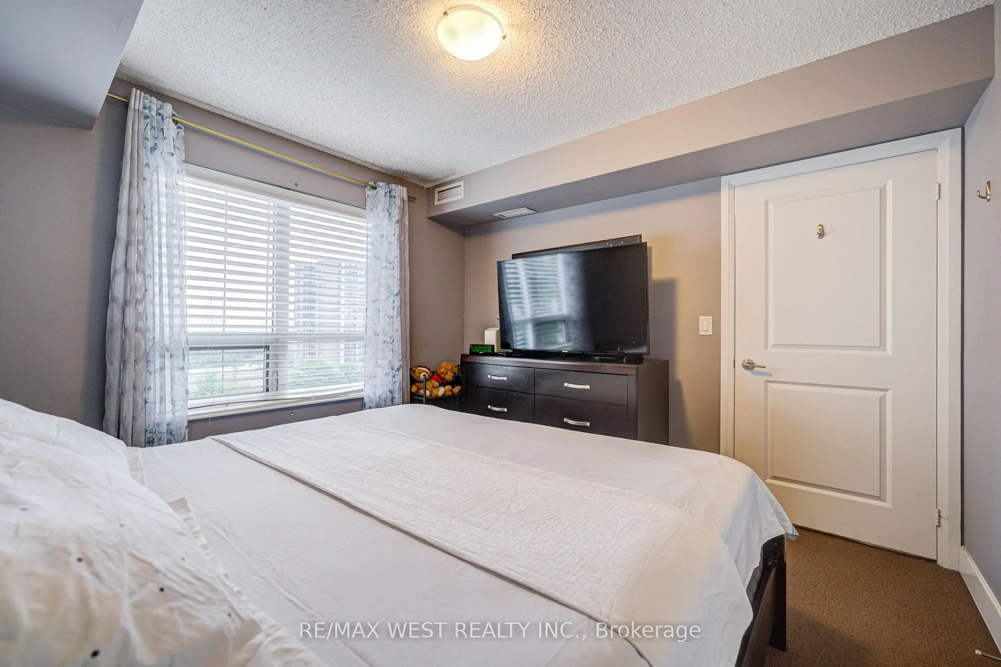 2 Eva Road, #630