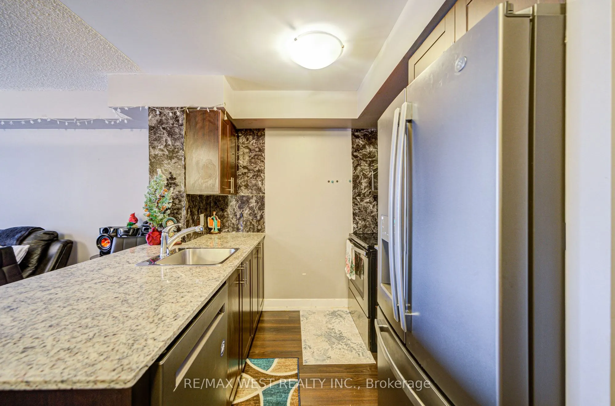 2 Eva Road, #630