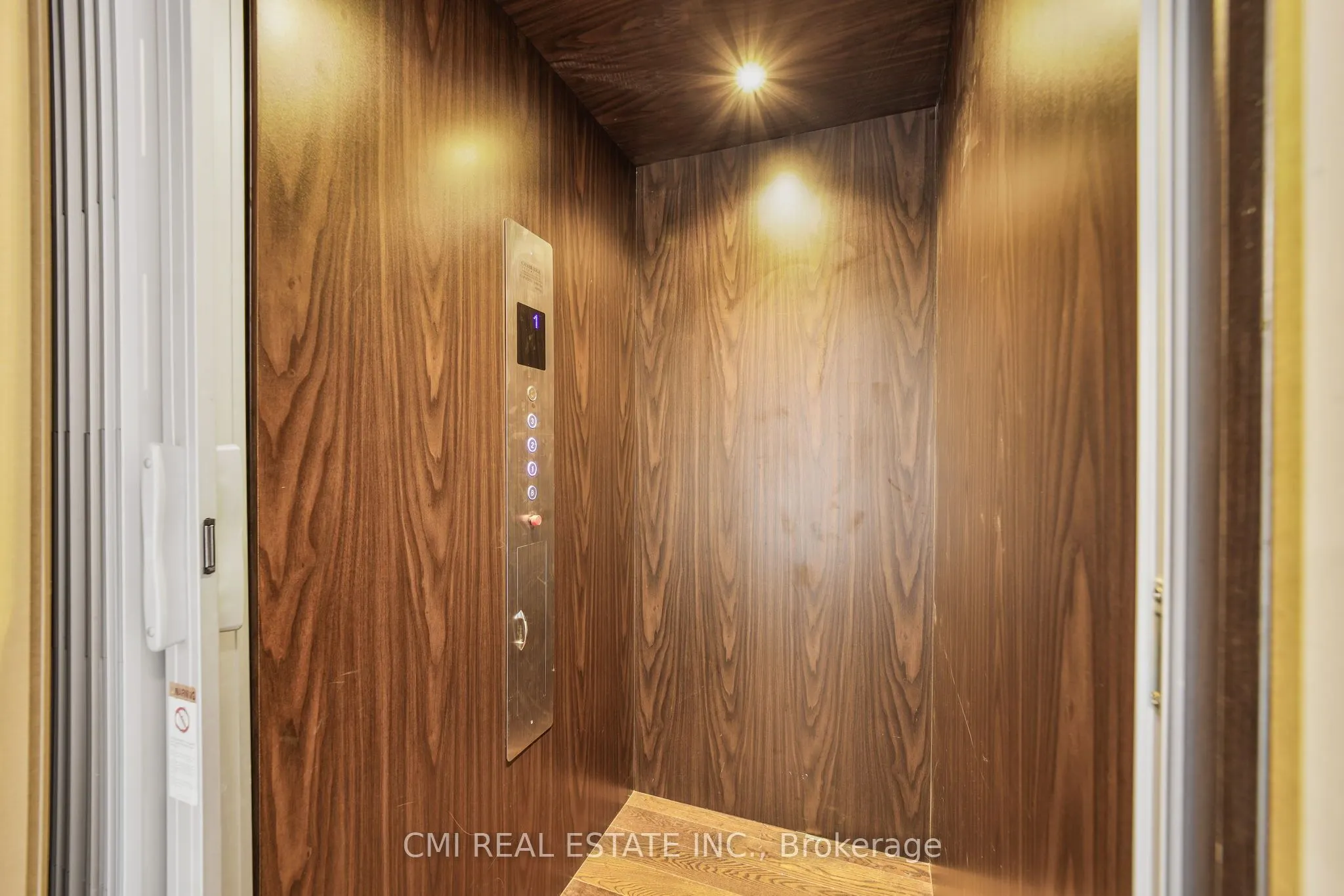 2122 Royal Gala Circle