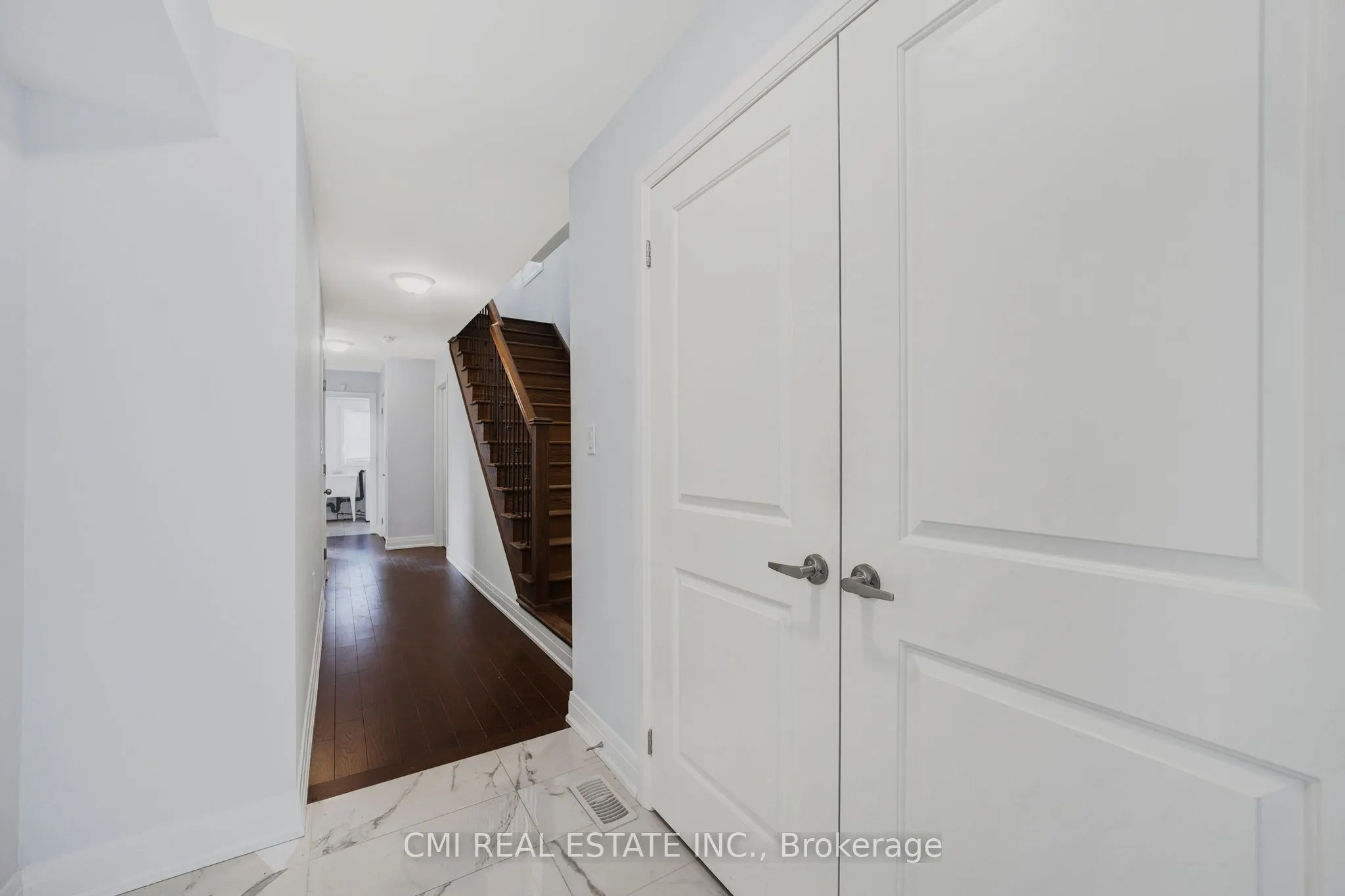 2122 Royal Gala Circle