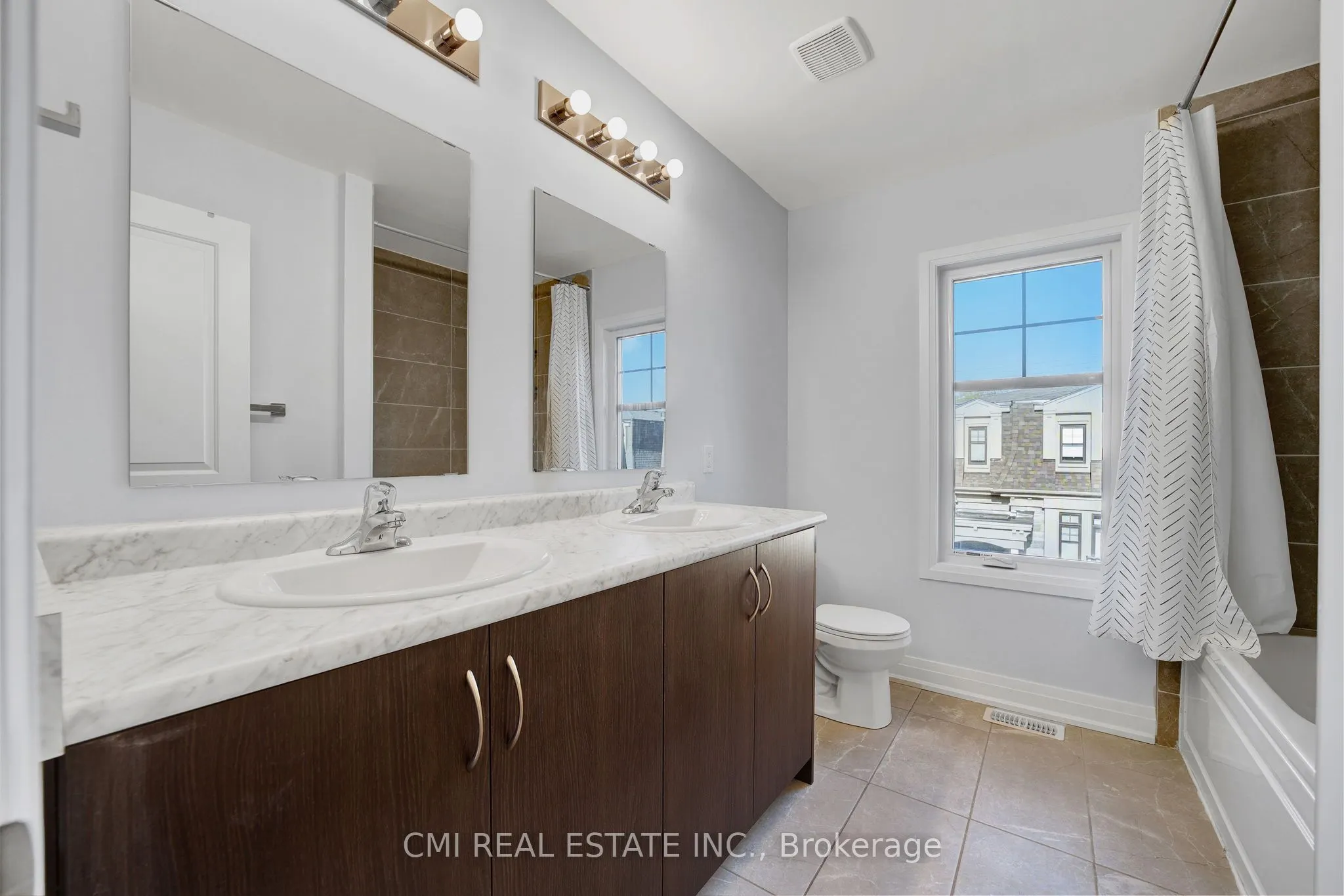 2122 Royal Gala Circle