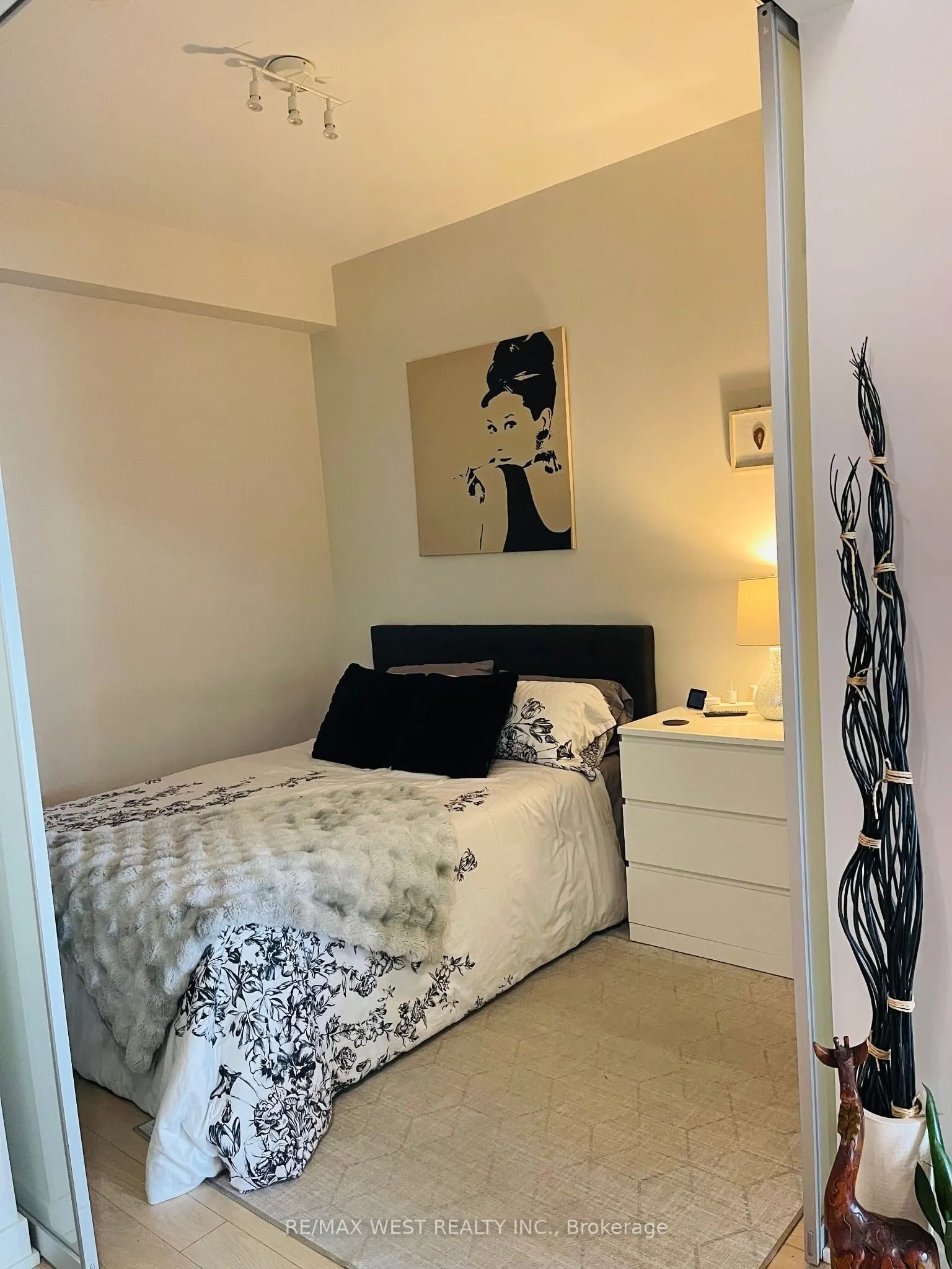 10 Park Lawn Road, #602