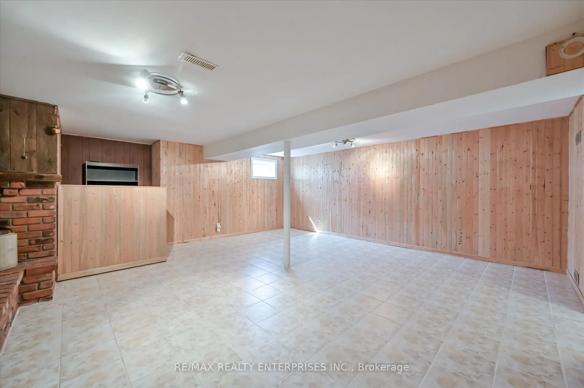 1544 Swanage Crescent