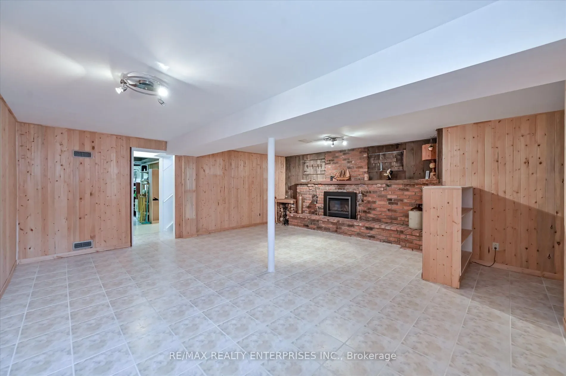 1544 Swanage Crescent
