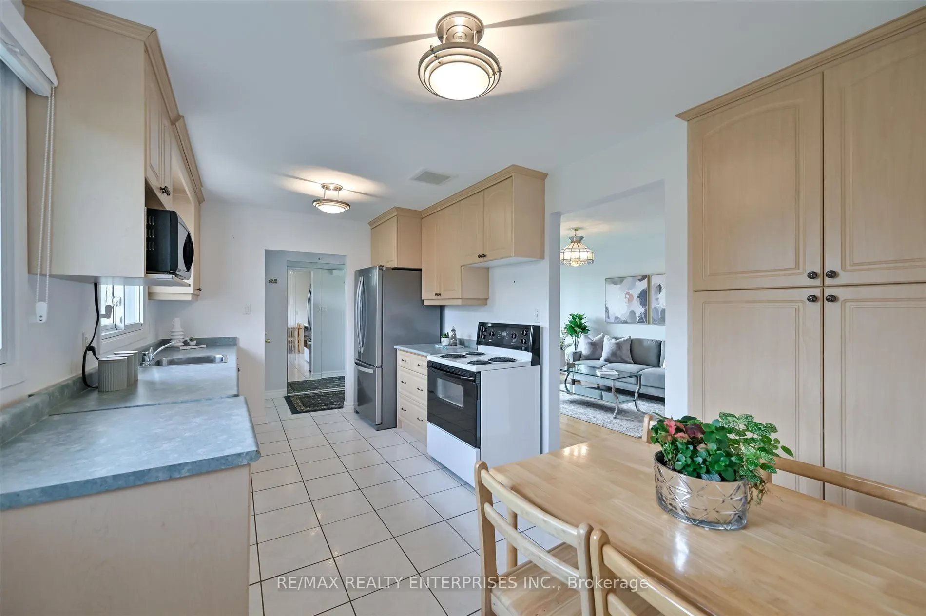 1544 Swanage Crescent