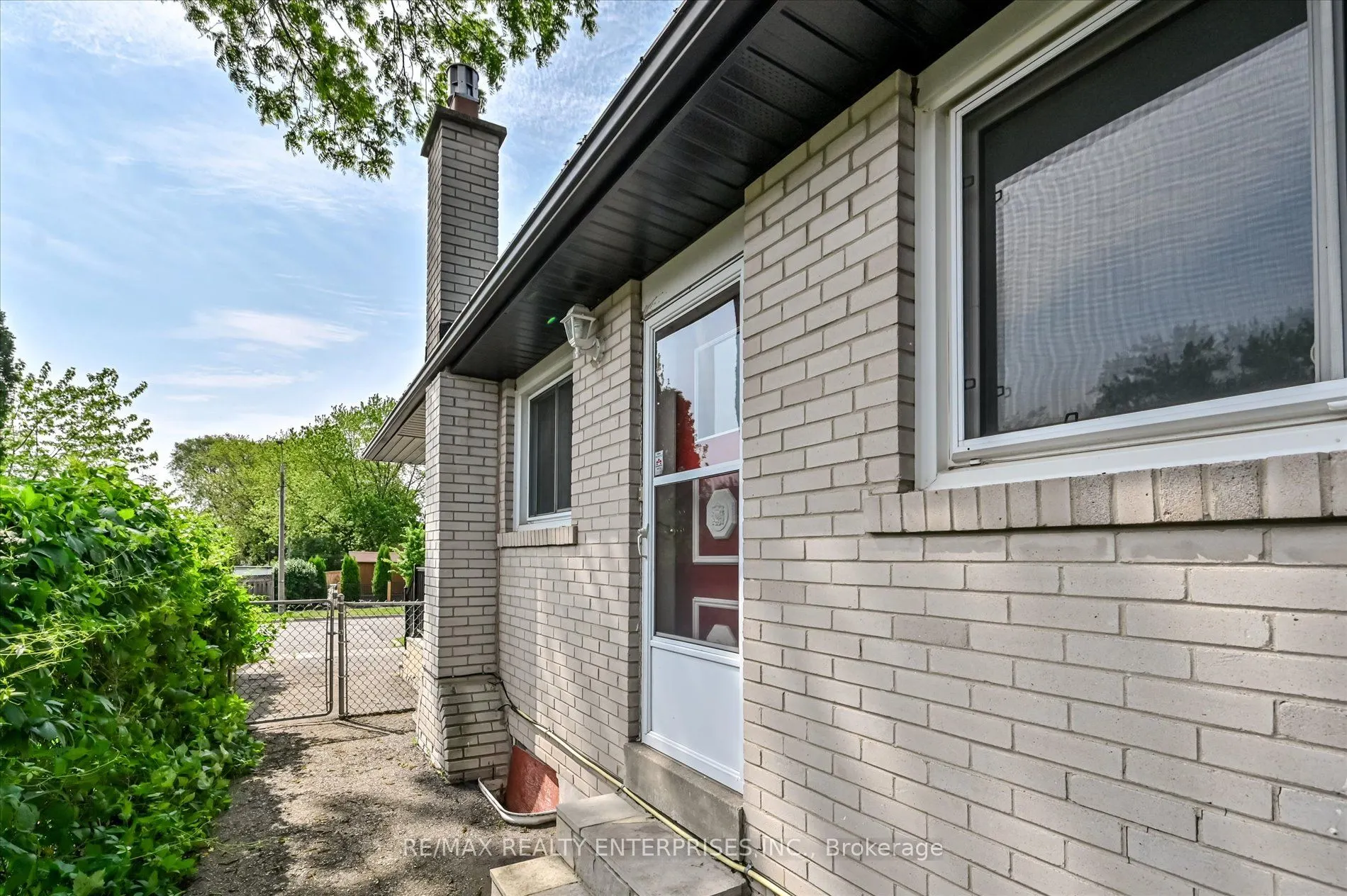 1544 Swanage Crescent