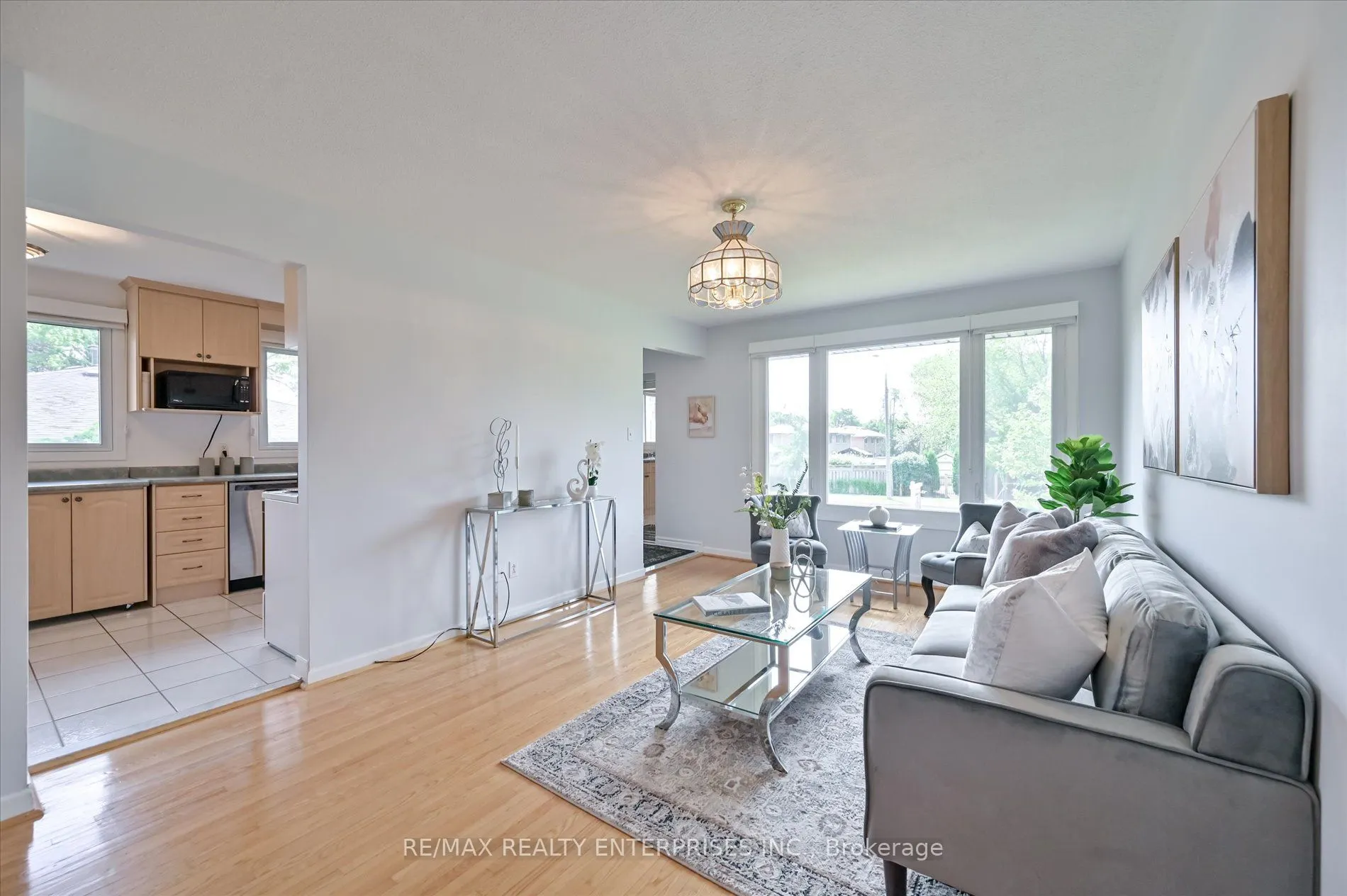 1544 Swanage Crescent