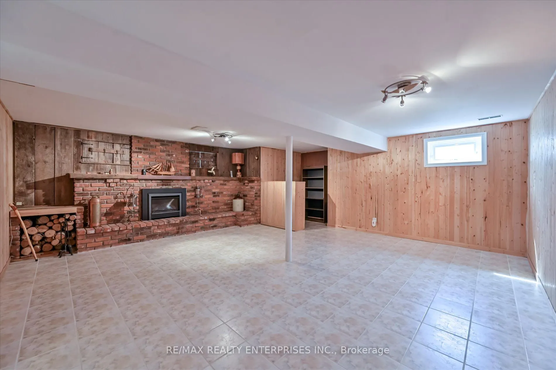 1544 Swanage Crescent
