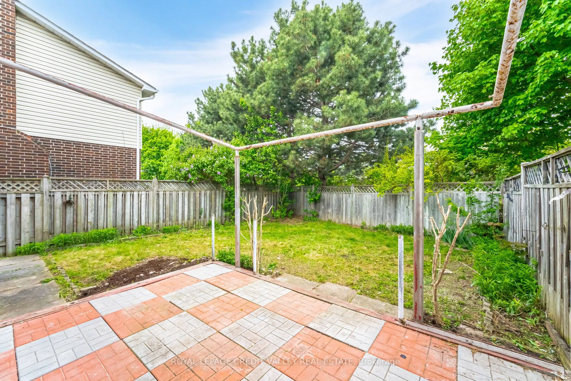 44 Courtleigh Square
