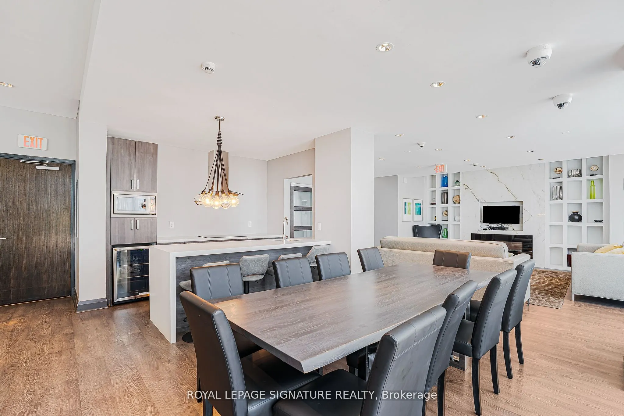 1185 The Queensway, #527