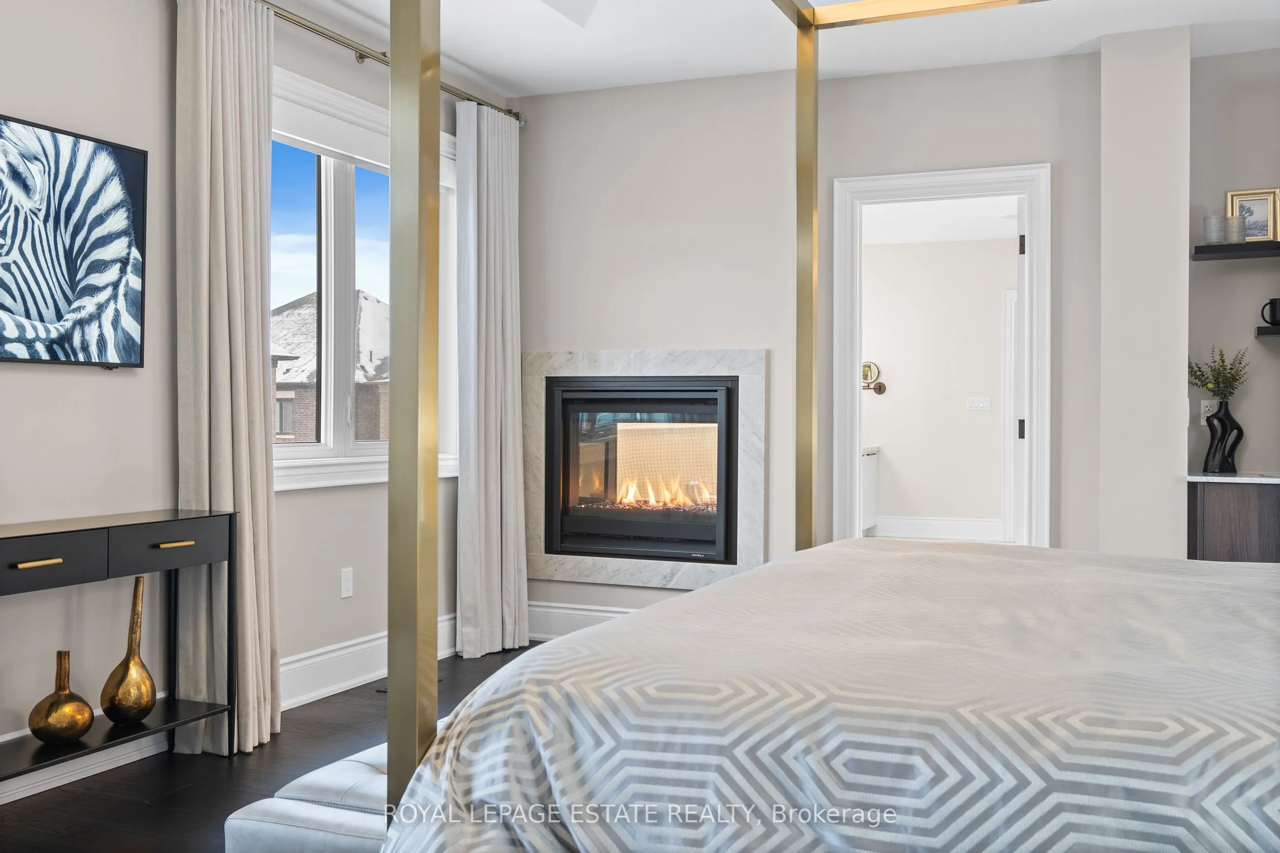 2338 Hyacinth Crescent