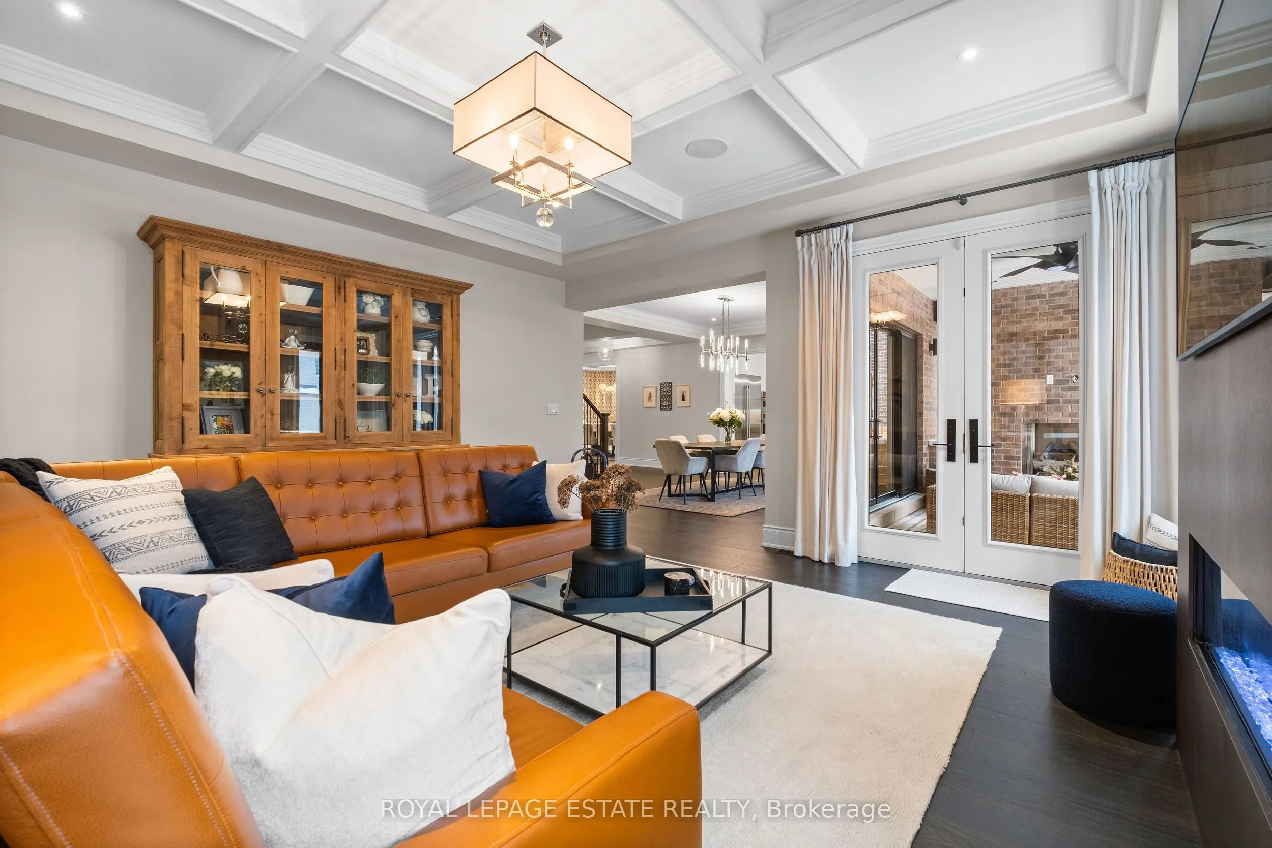 2338 Hyacinth Crescent