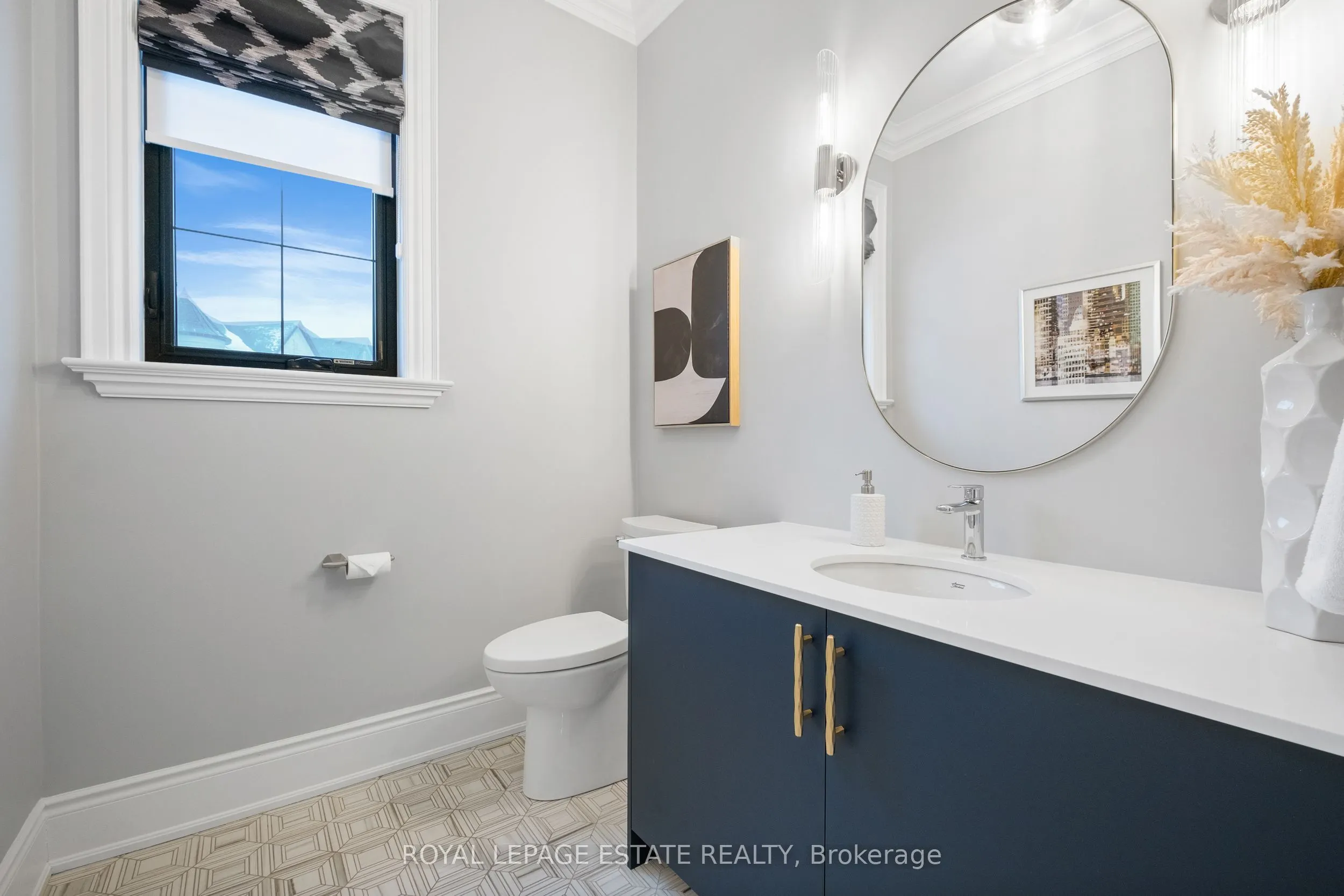 2338 Hyacinth Crescent