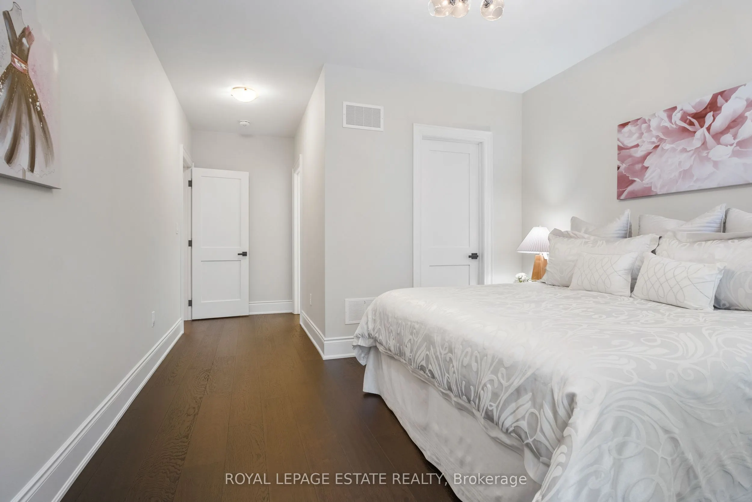 2338 Hyacinth Crescent