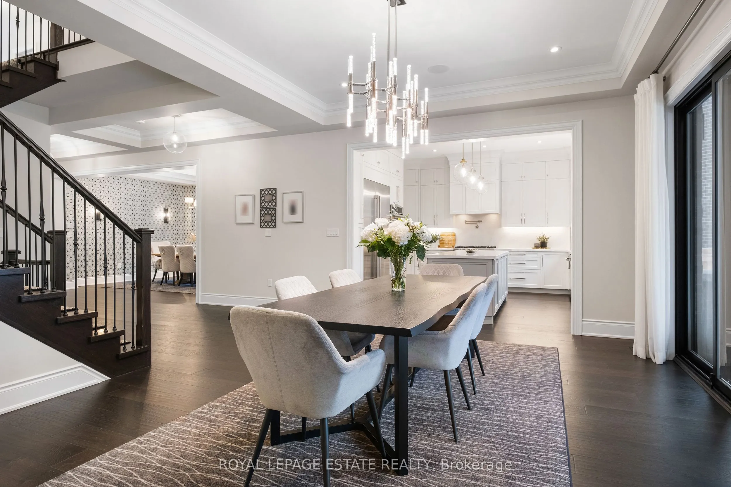 2338 Hyacinth Crescent