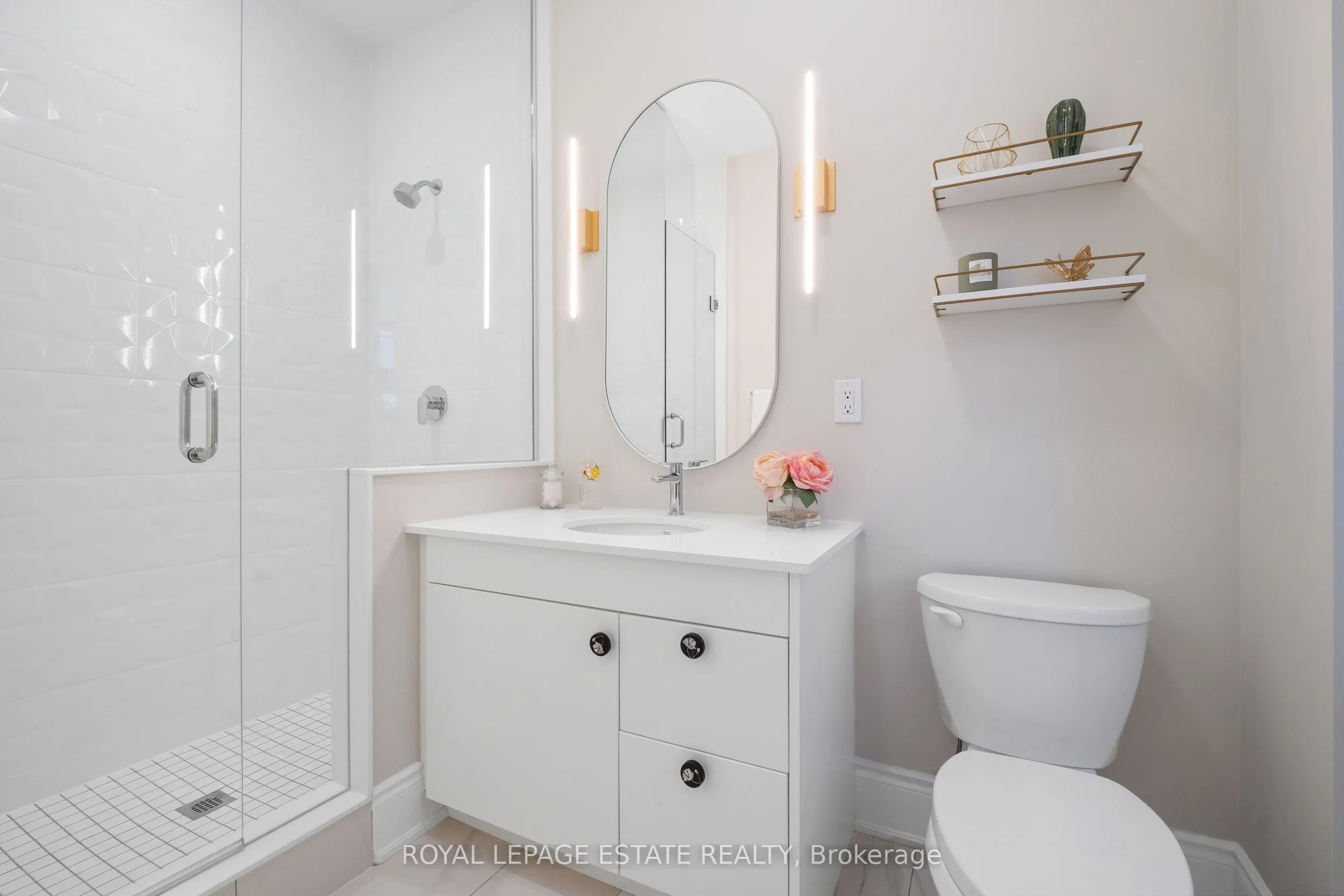 2338 Hyacinth Crescent