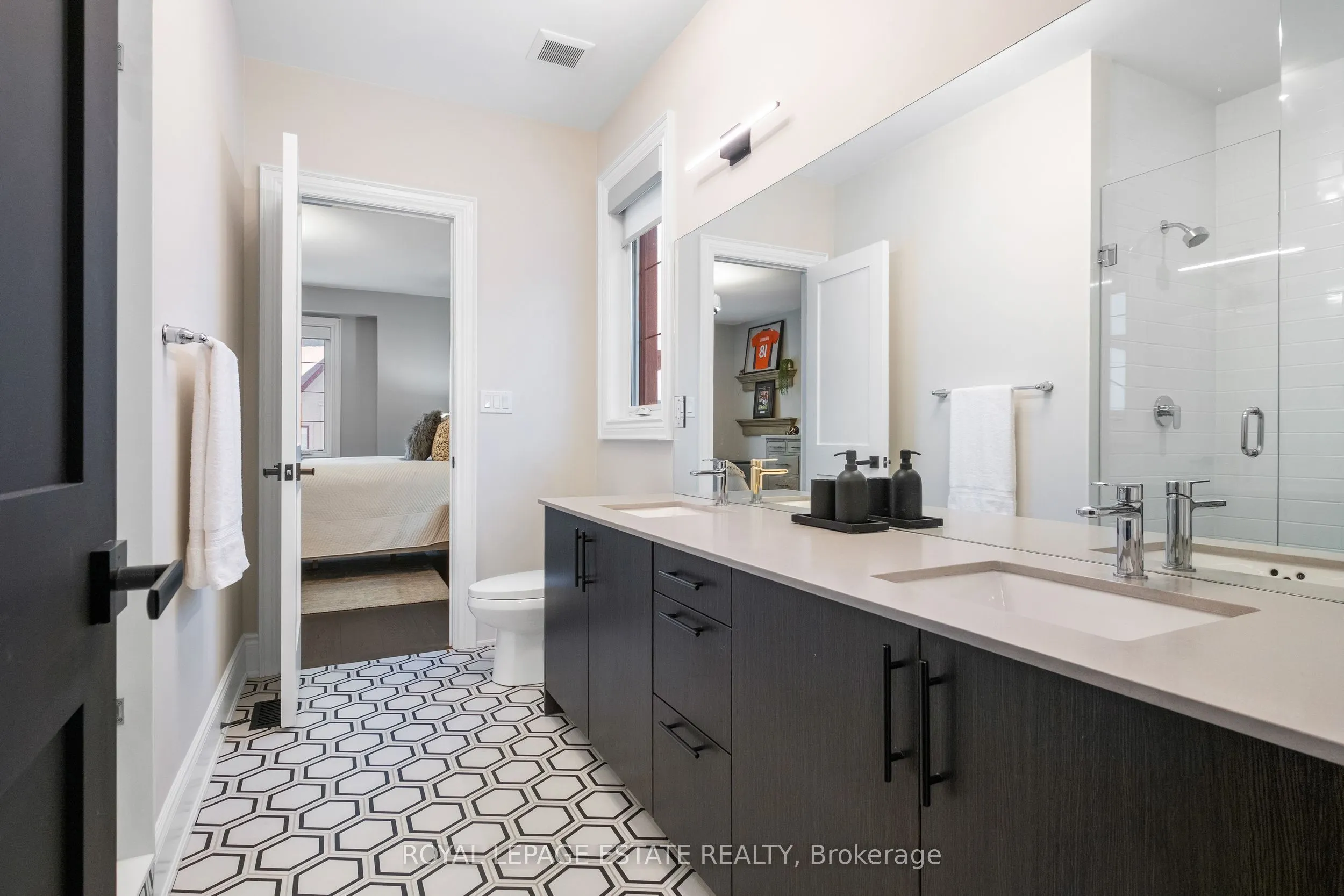 2338 Hyacinth Crescent