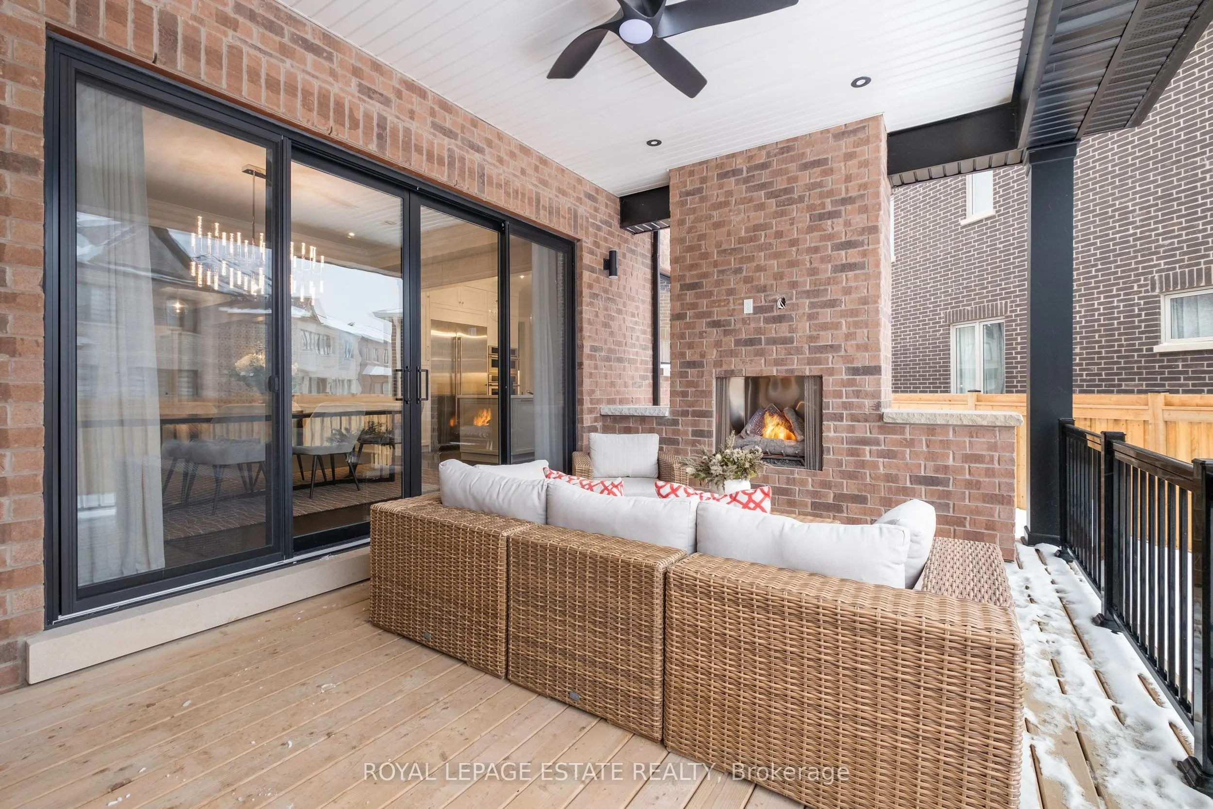 2338 Hyacinth Crescent