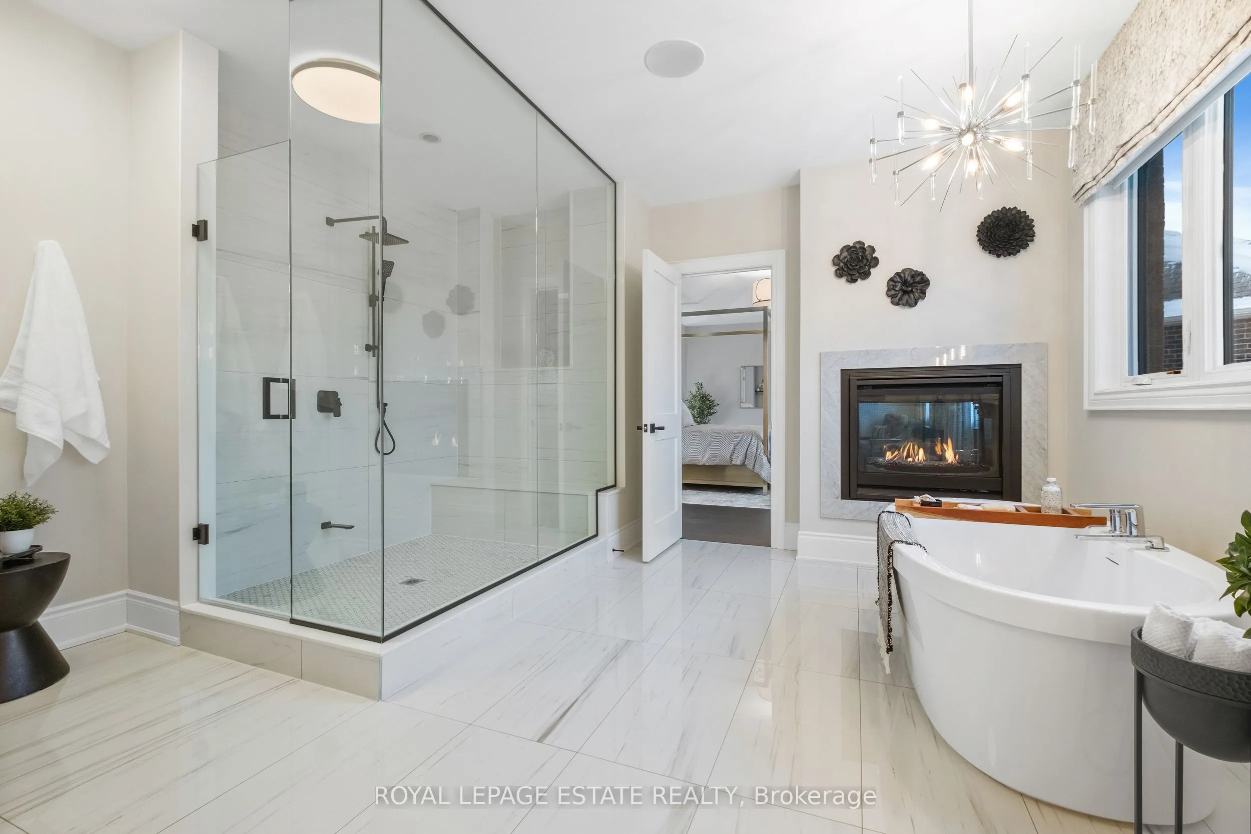 2338 Hyacinth Crescent