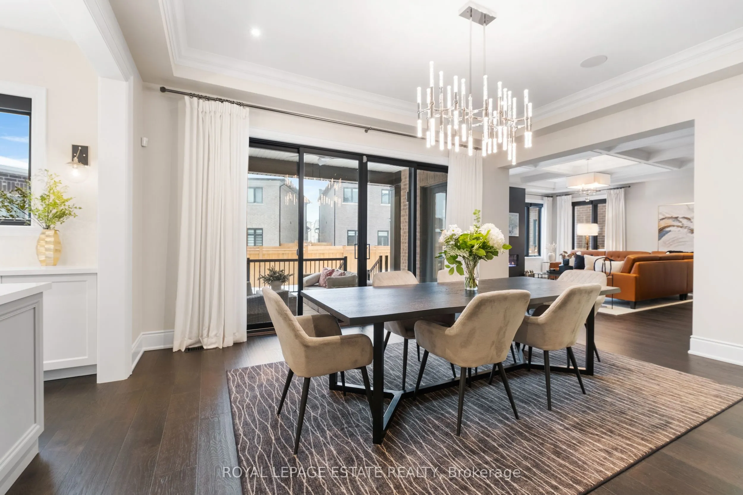 2338 Hyacinth Crescent