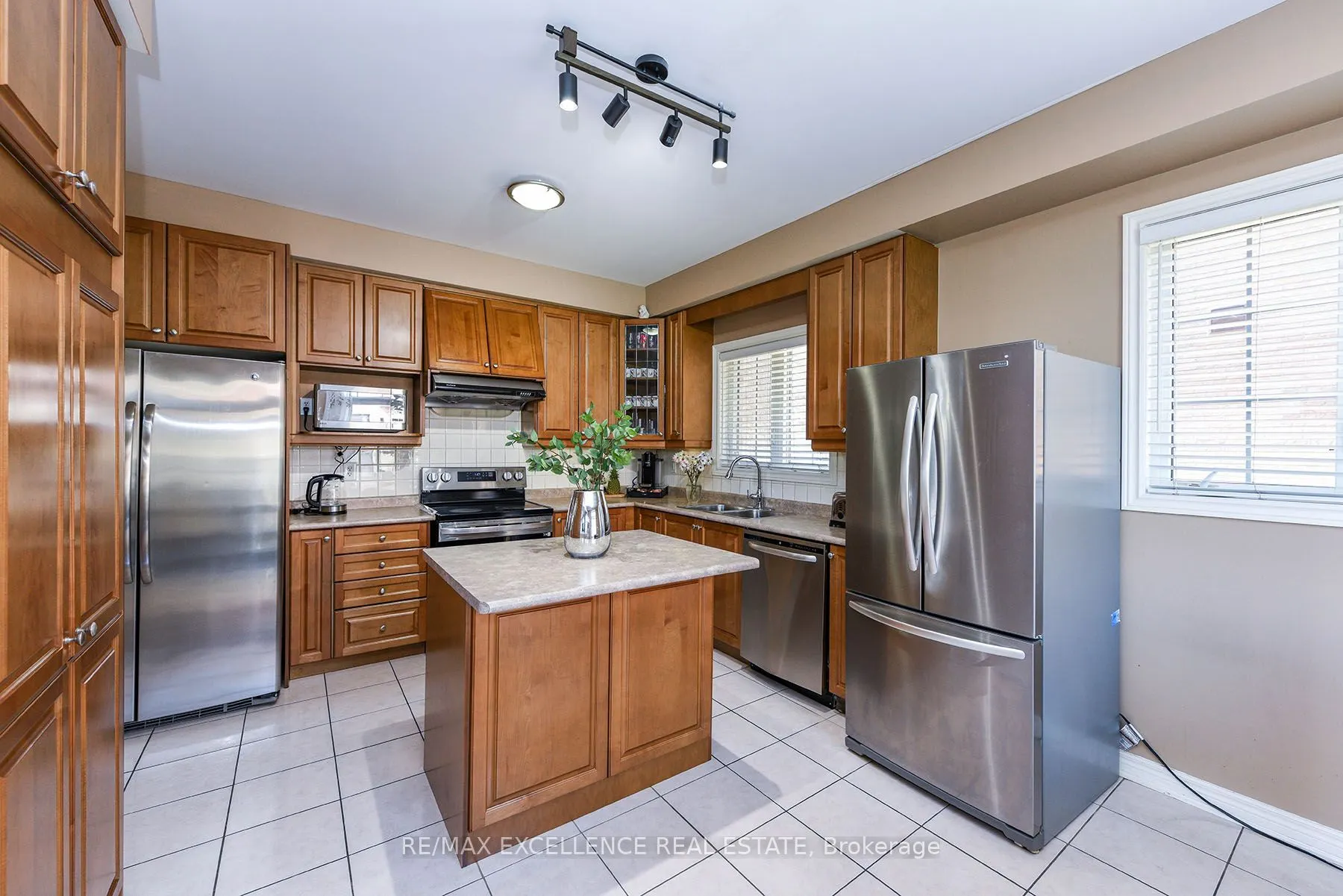 1 Fairwood Circle