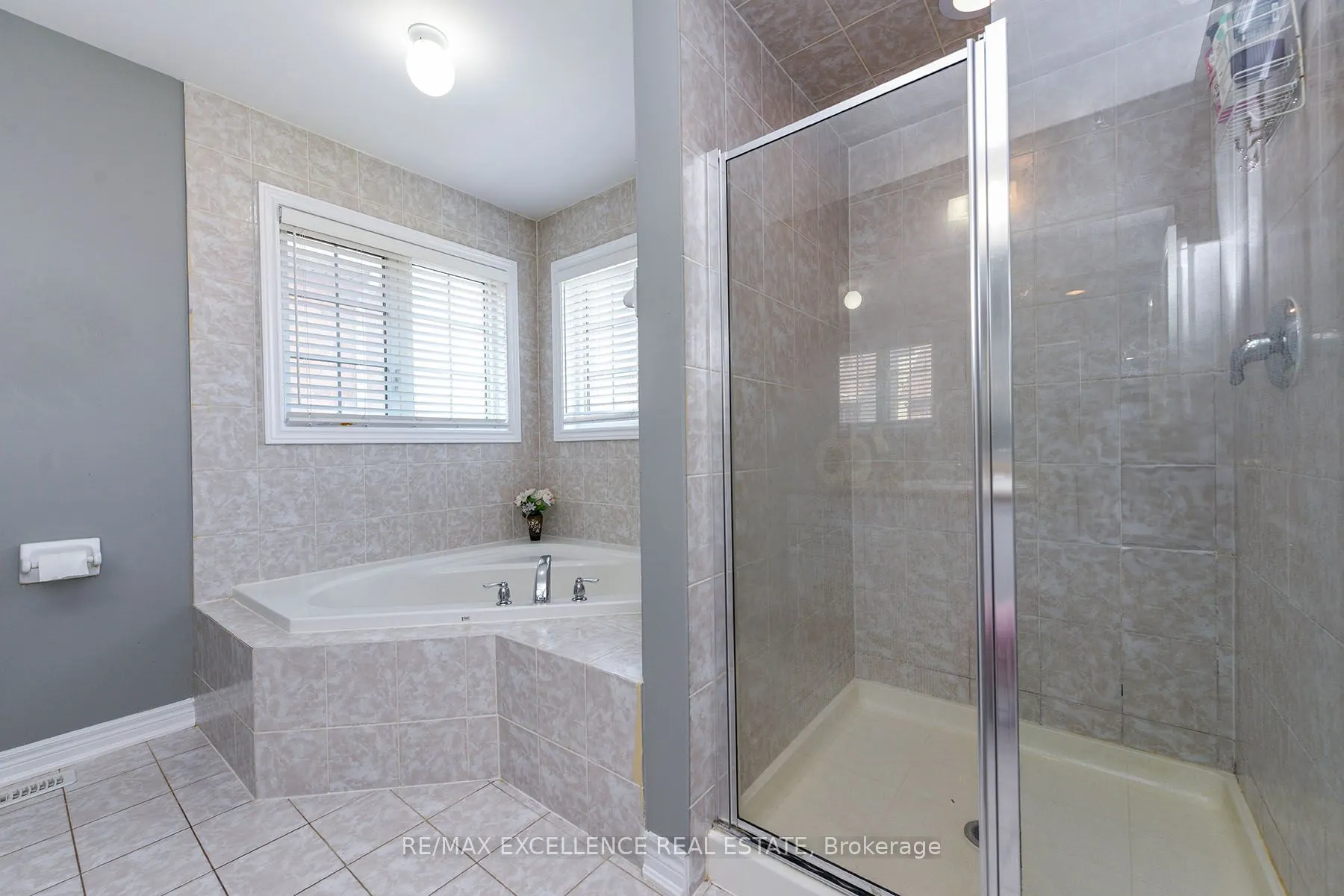 1 Fairwood Circle
