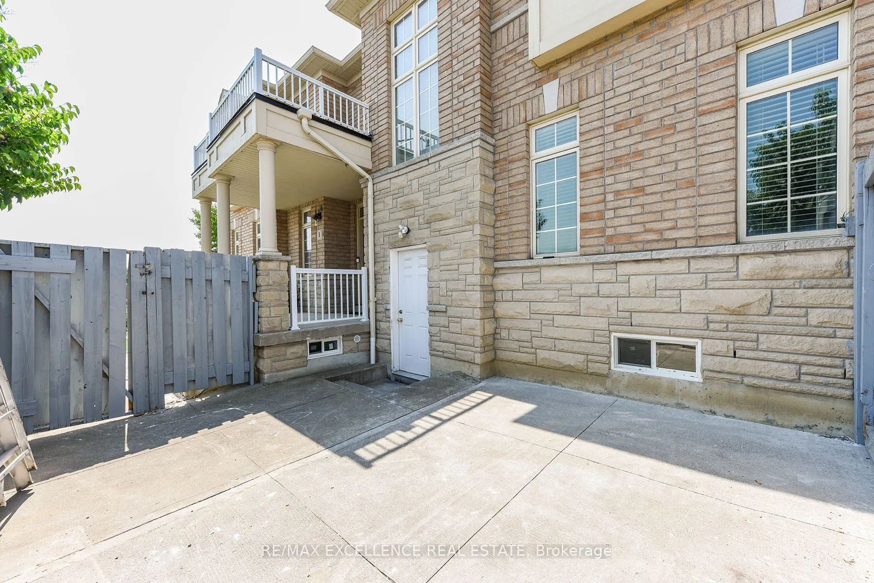 1 Fairwood Circle